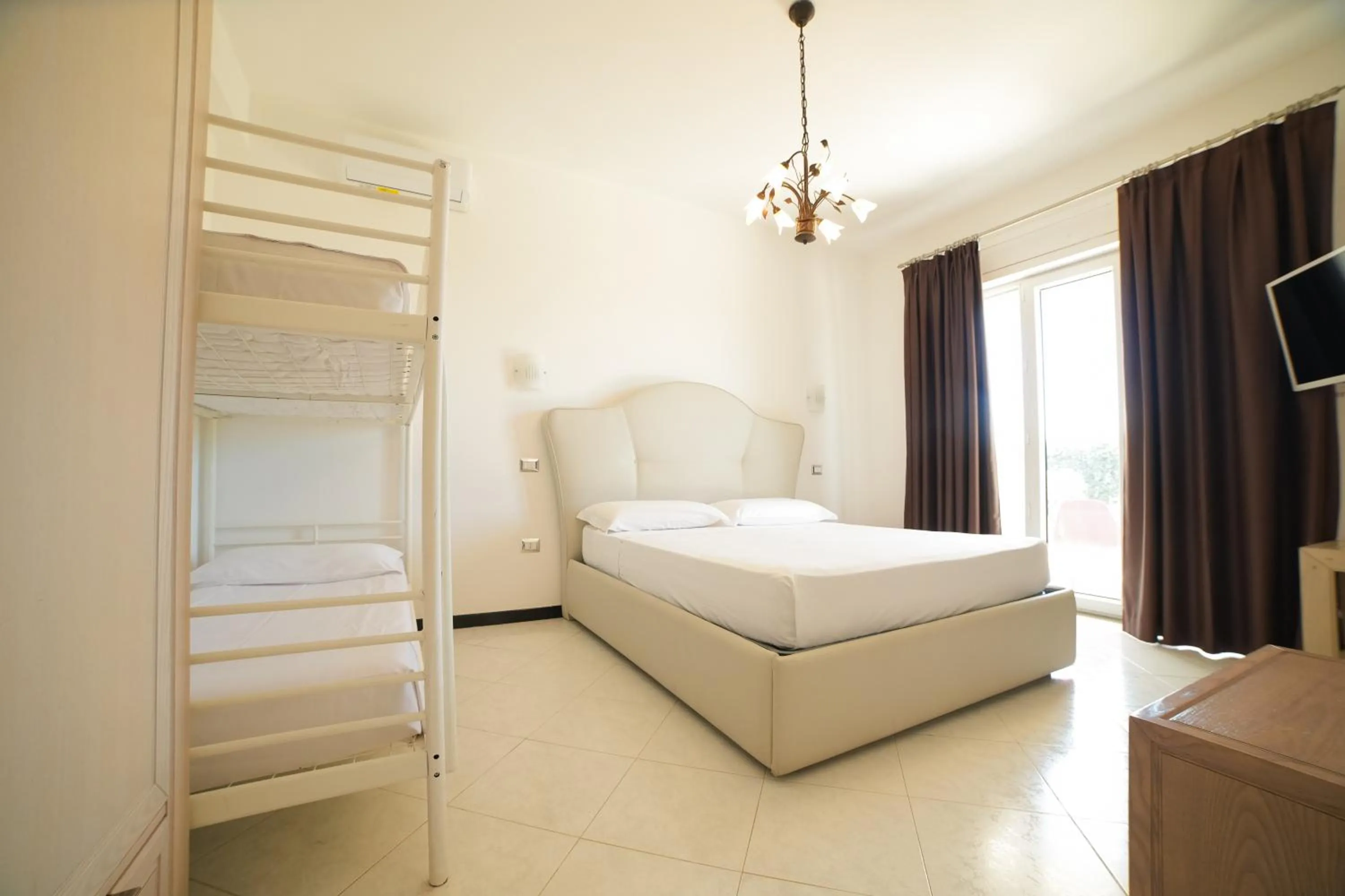 Bedroom, Bed in Villa Miramare