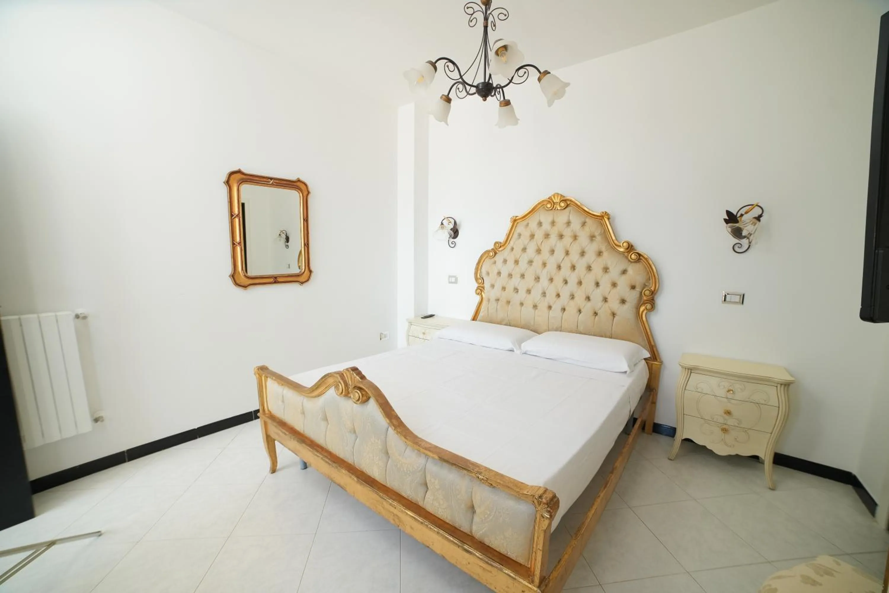 Bedroom, Bed in Villa Miramare