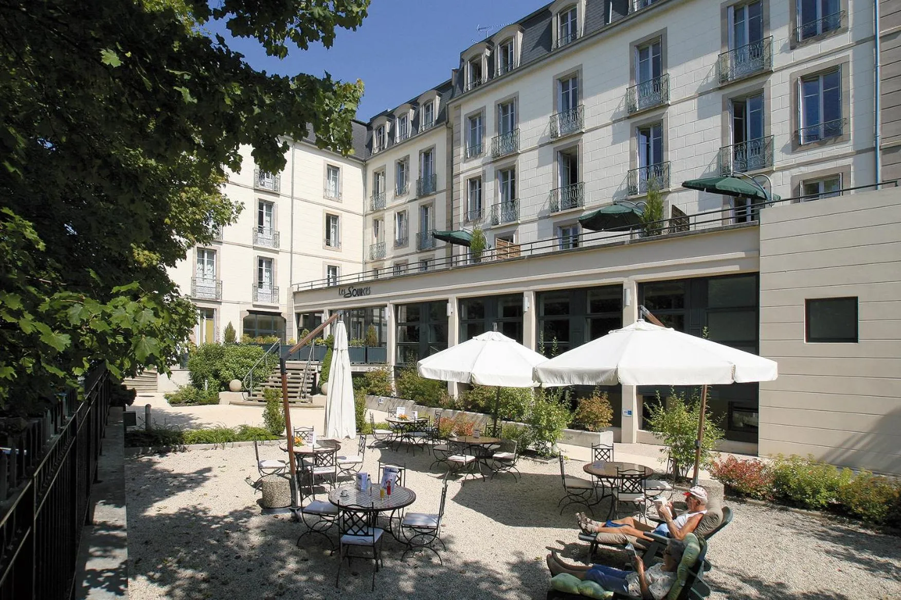 Patio in HOTEL CERISE - LES SOURCES Luxeuil-les-Bains