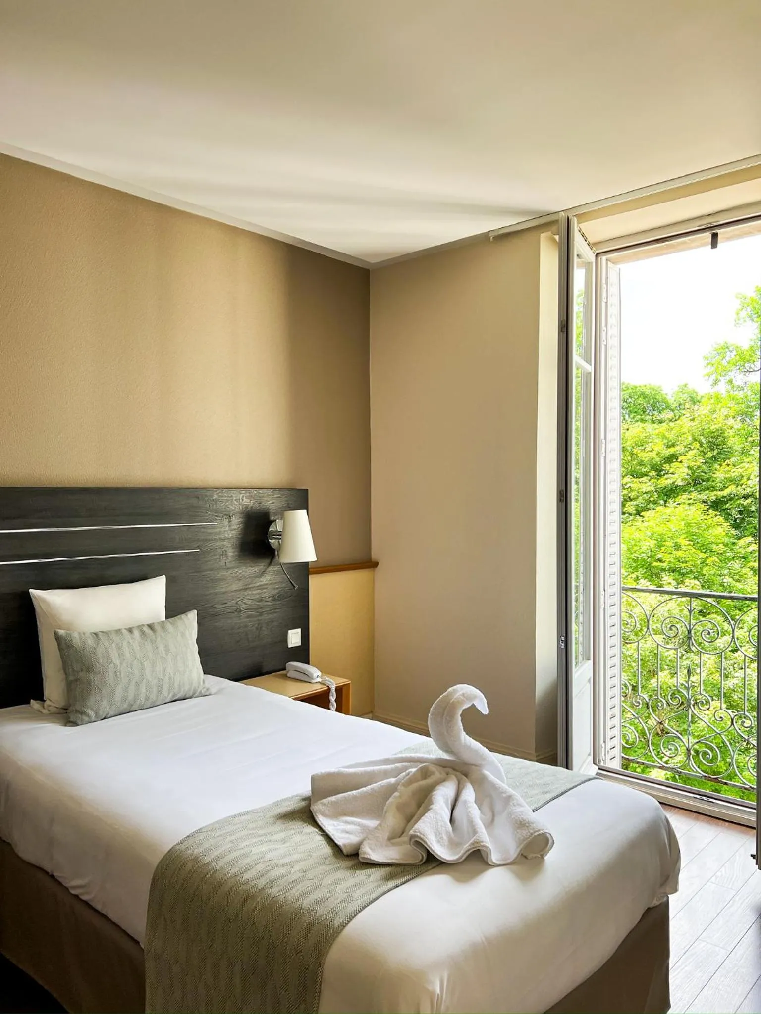 Bedroom, Bed in HOTEL CERISE - LES SOURCES Luxeuil-les-Bains
