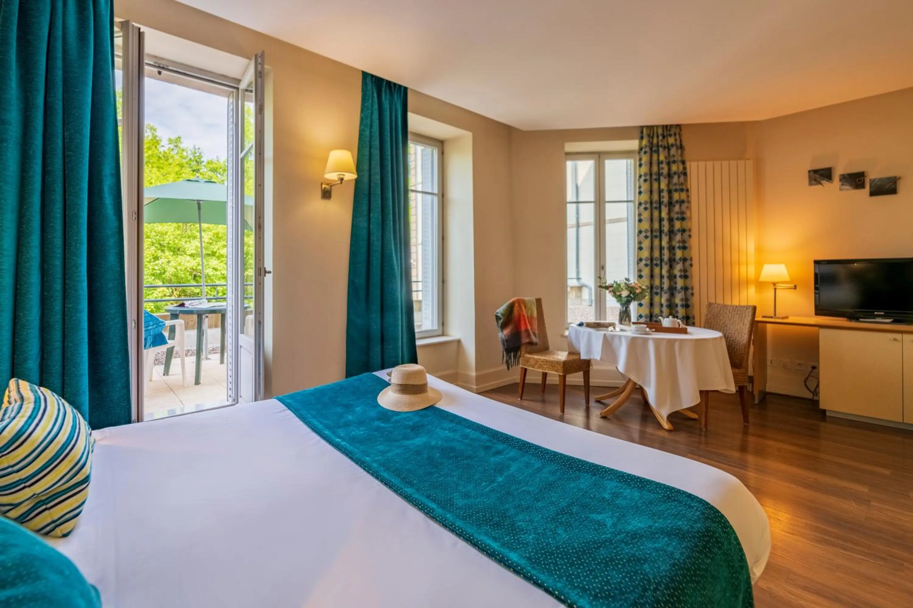 Bedroom, Bed in HOTEL CERISE - LES SOURCES Luxeuil-les-Bains