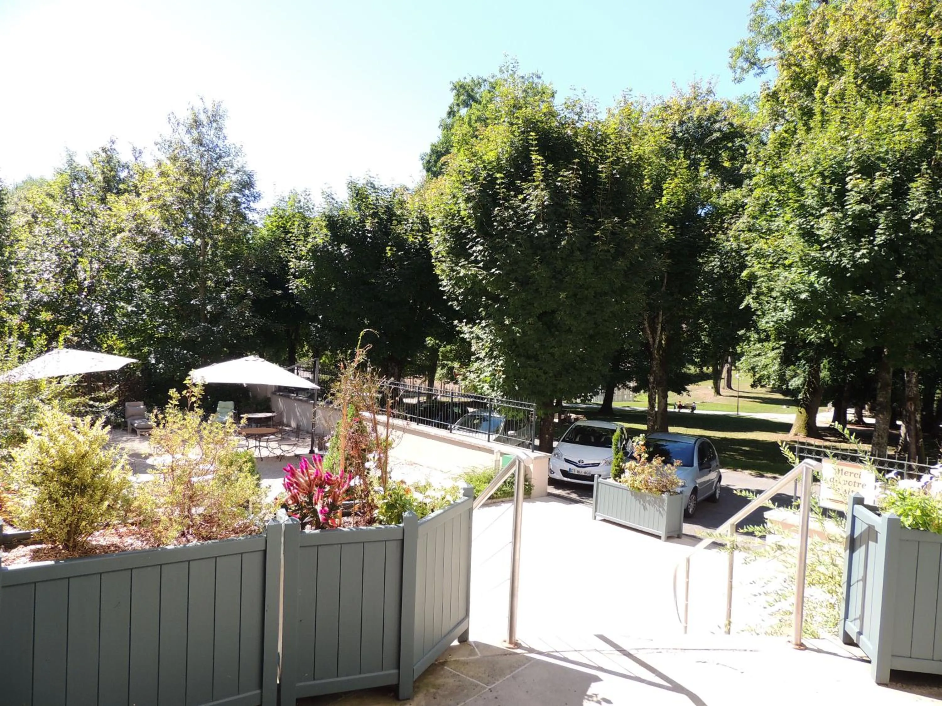 Garden in HOTEL CERISE - LES SOURCES Luxeuil-les-Bains