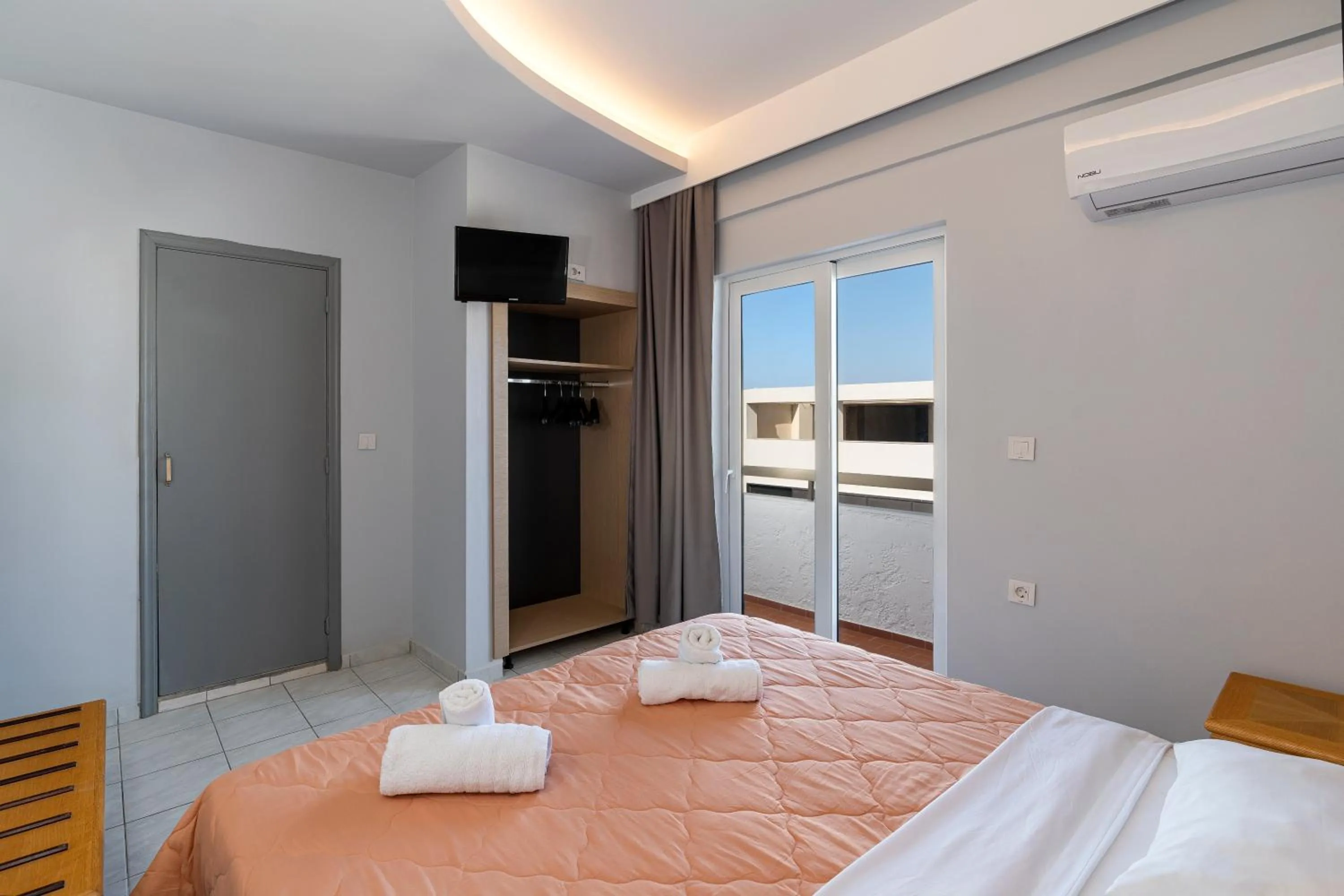 Bedroom, Bed in N E P center Hotel Rodos