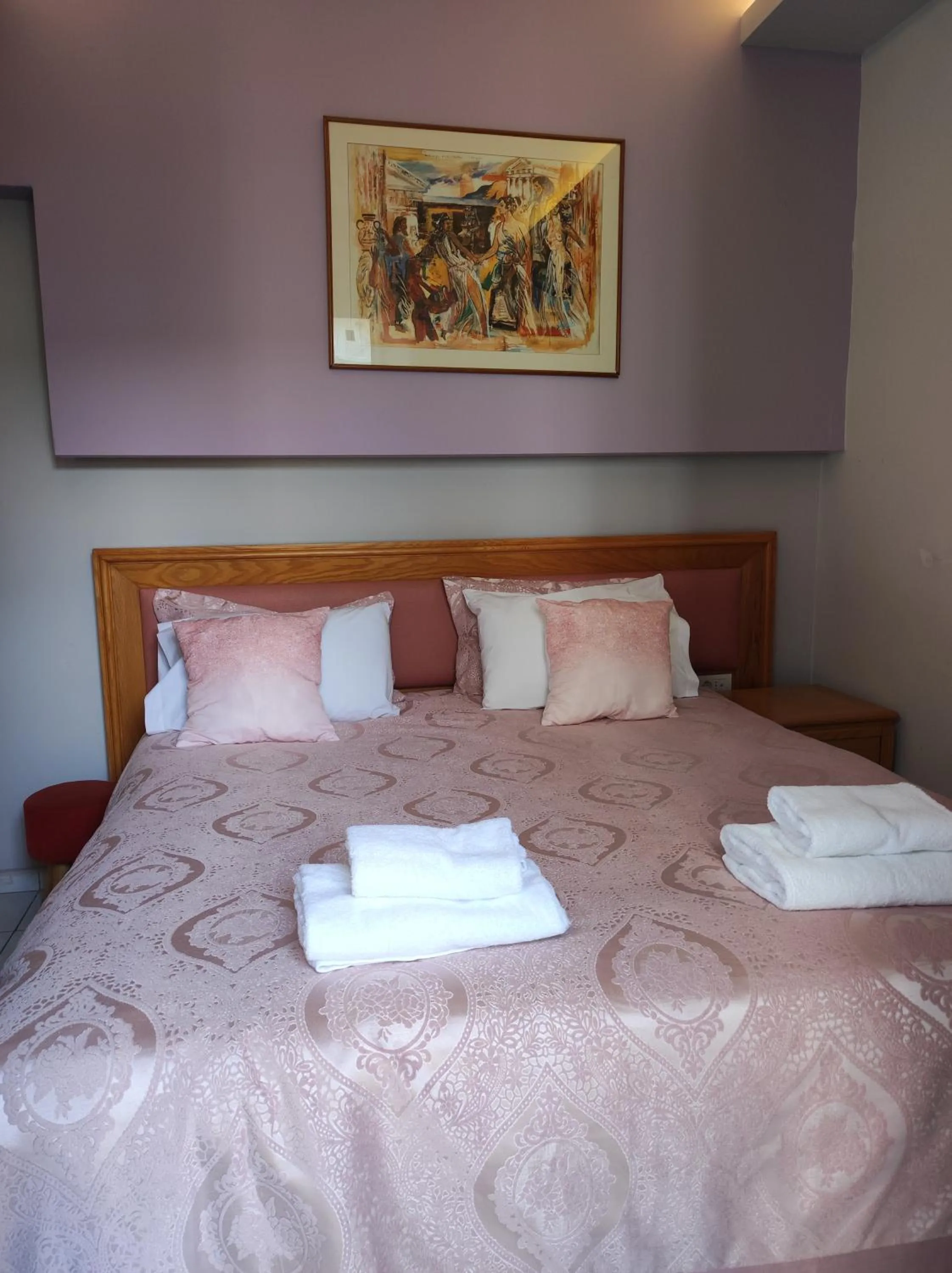 Bed in N E P center Hotel Rodos