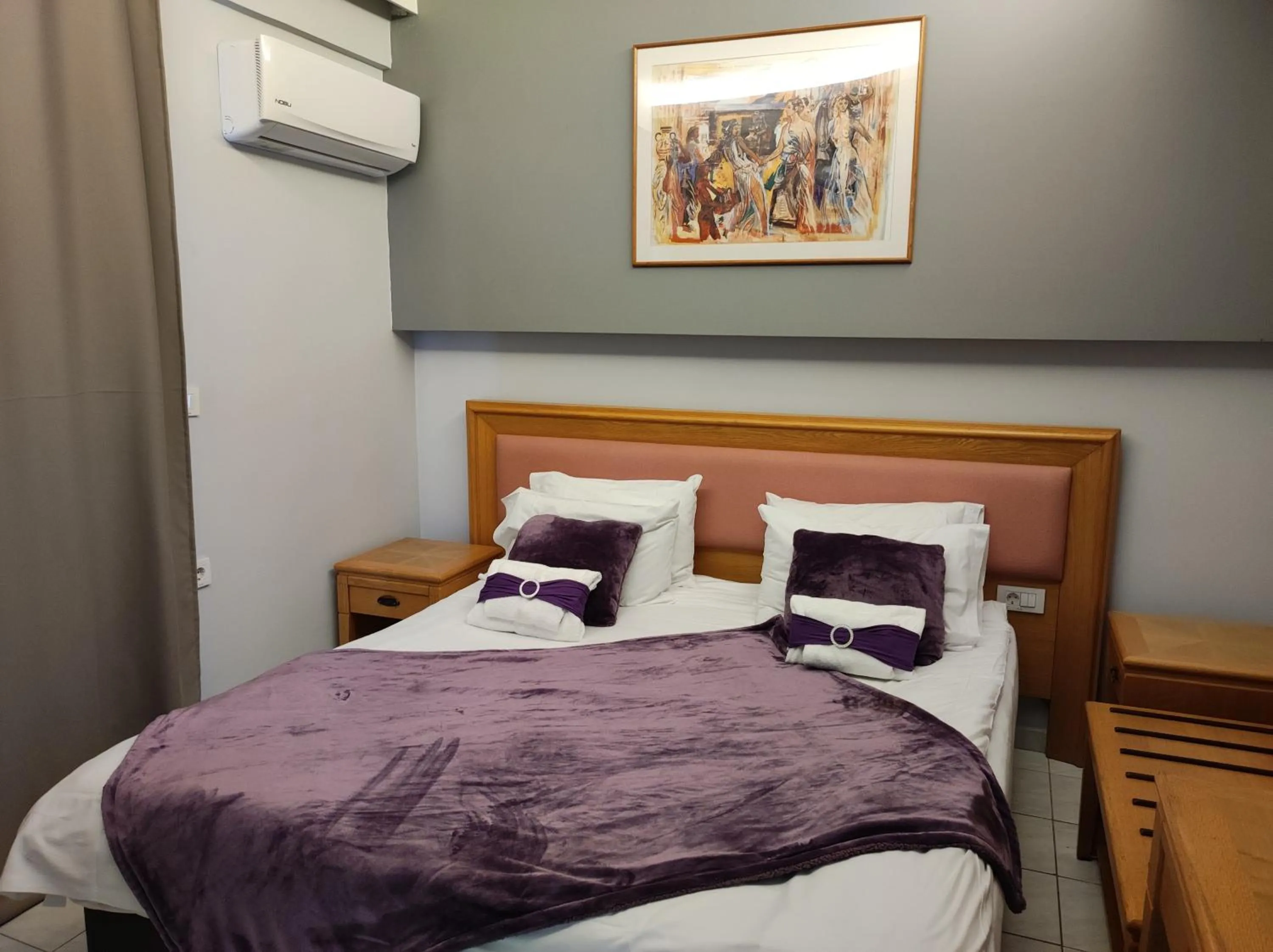 Bed in N E P center Hotel Rodos