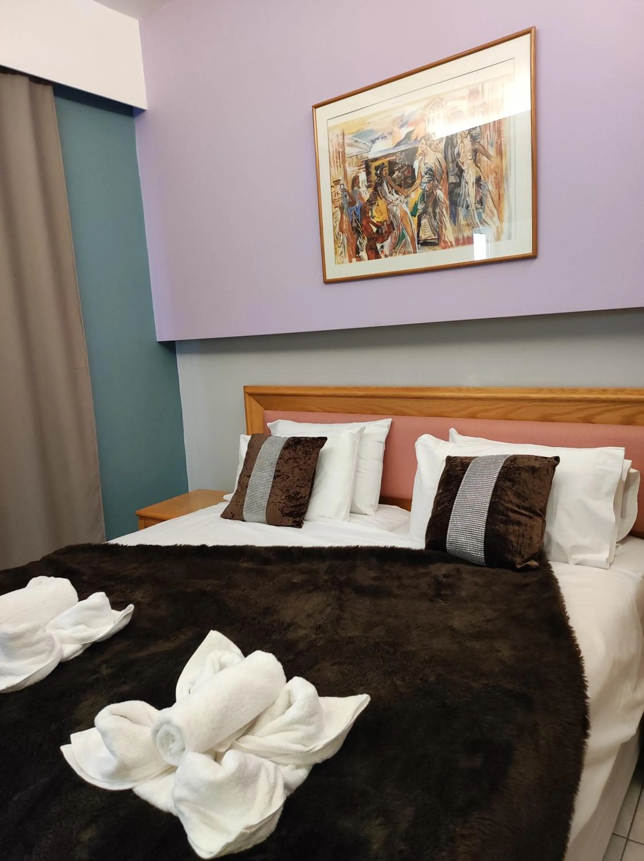 Bed in N E P center Hotel Rodos