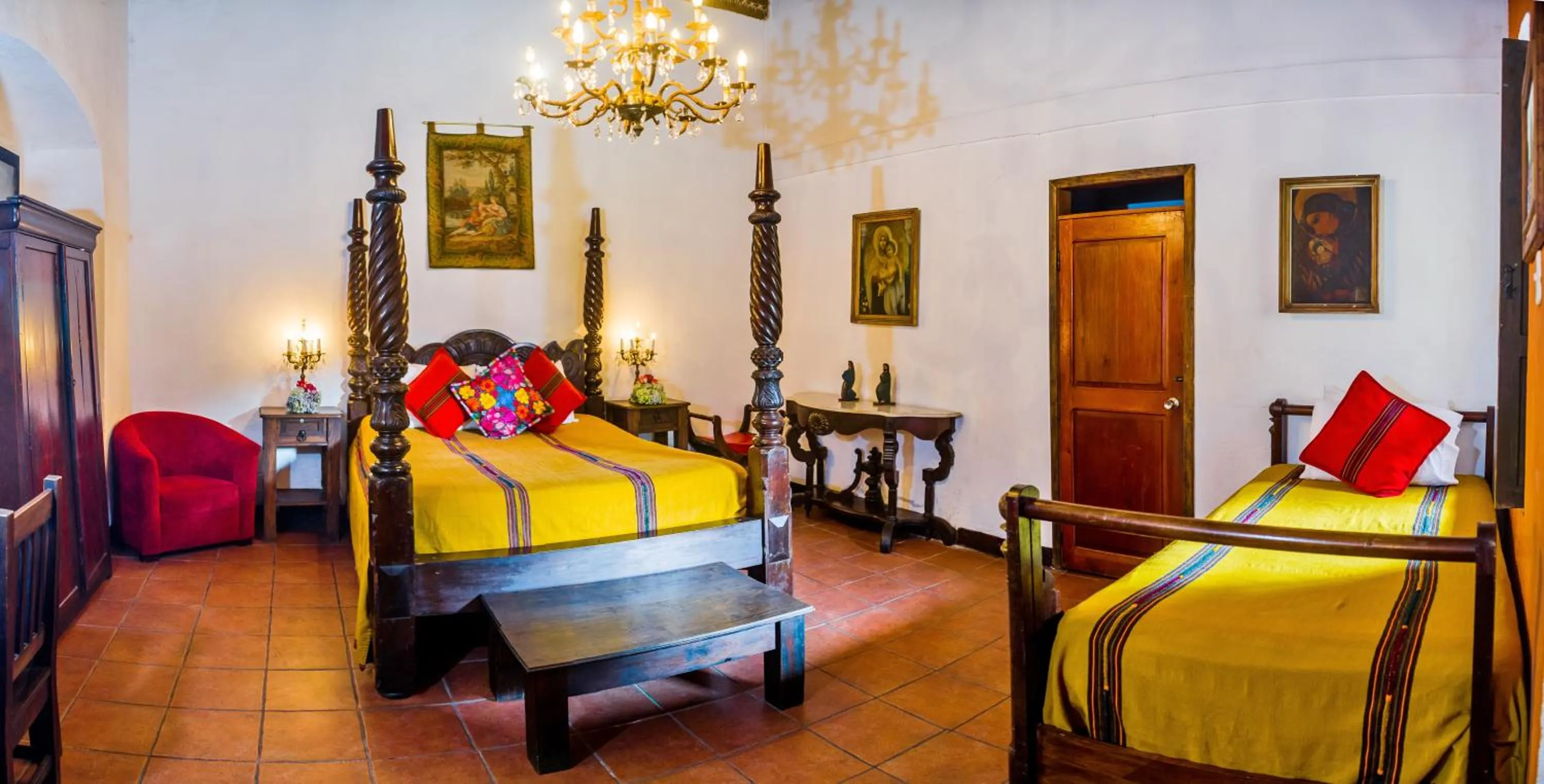 Photo of the whole room, Bed in Hotel Casa Antigua by AHS