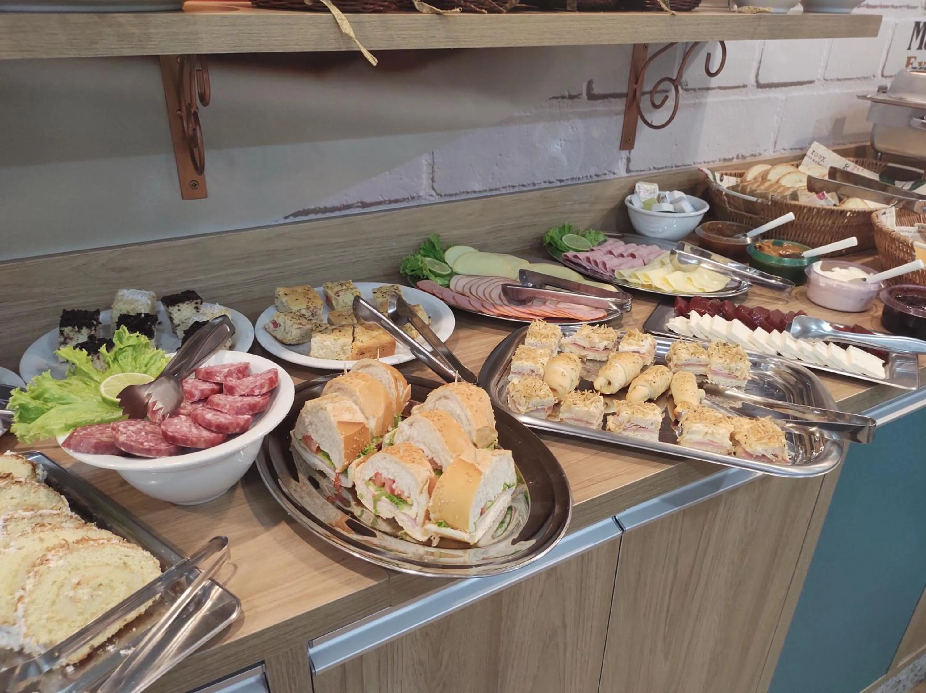 Buffet breakfast in Hotel Maestro Express