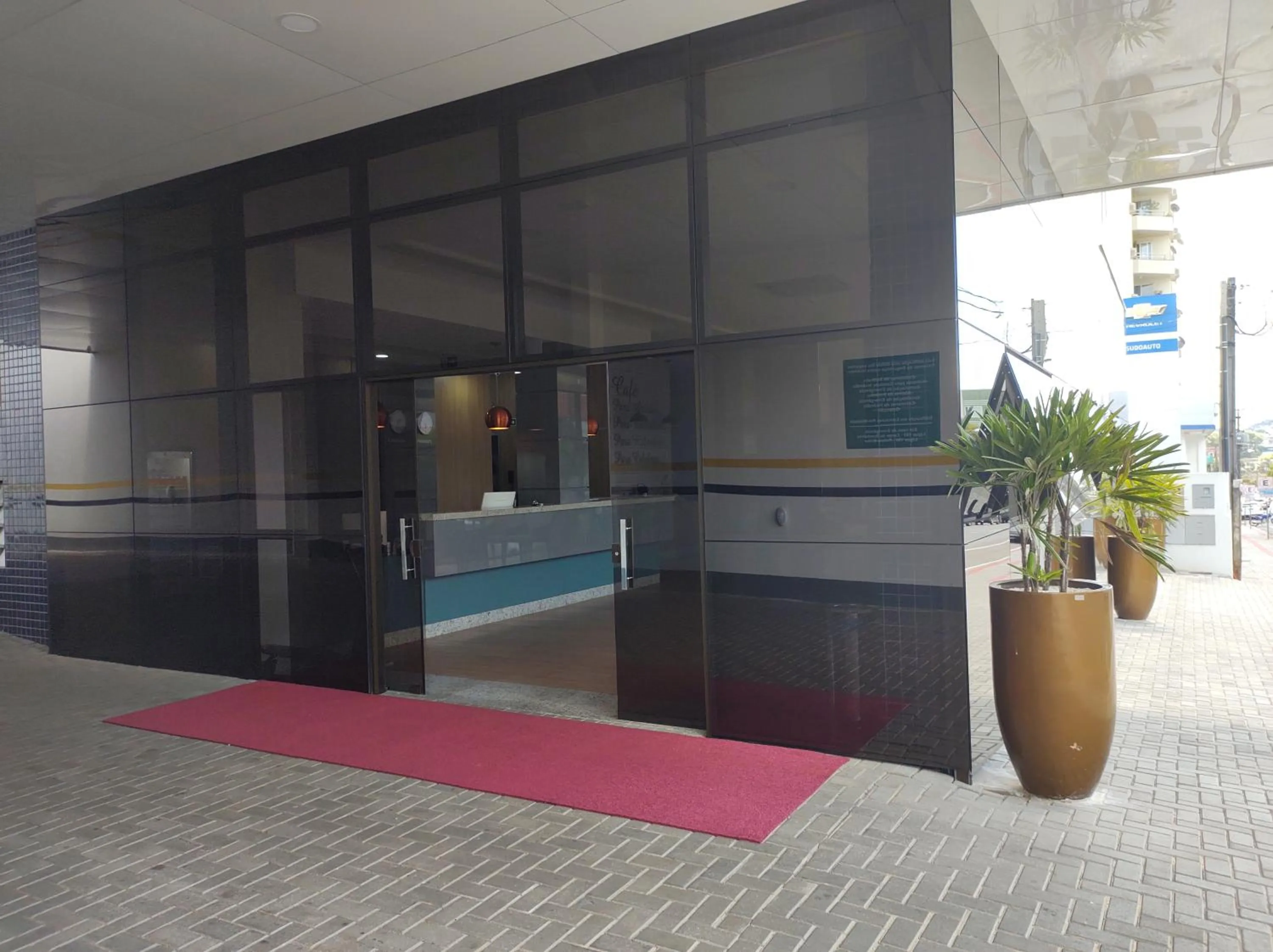 Facade/entrance in Hotel Maestro Express