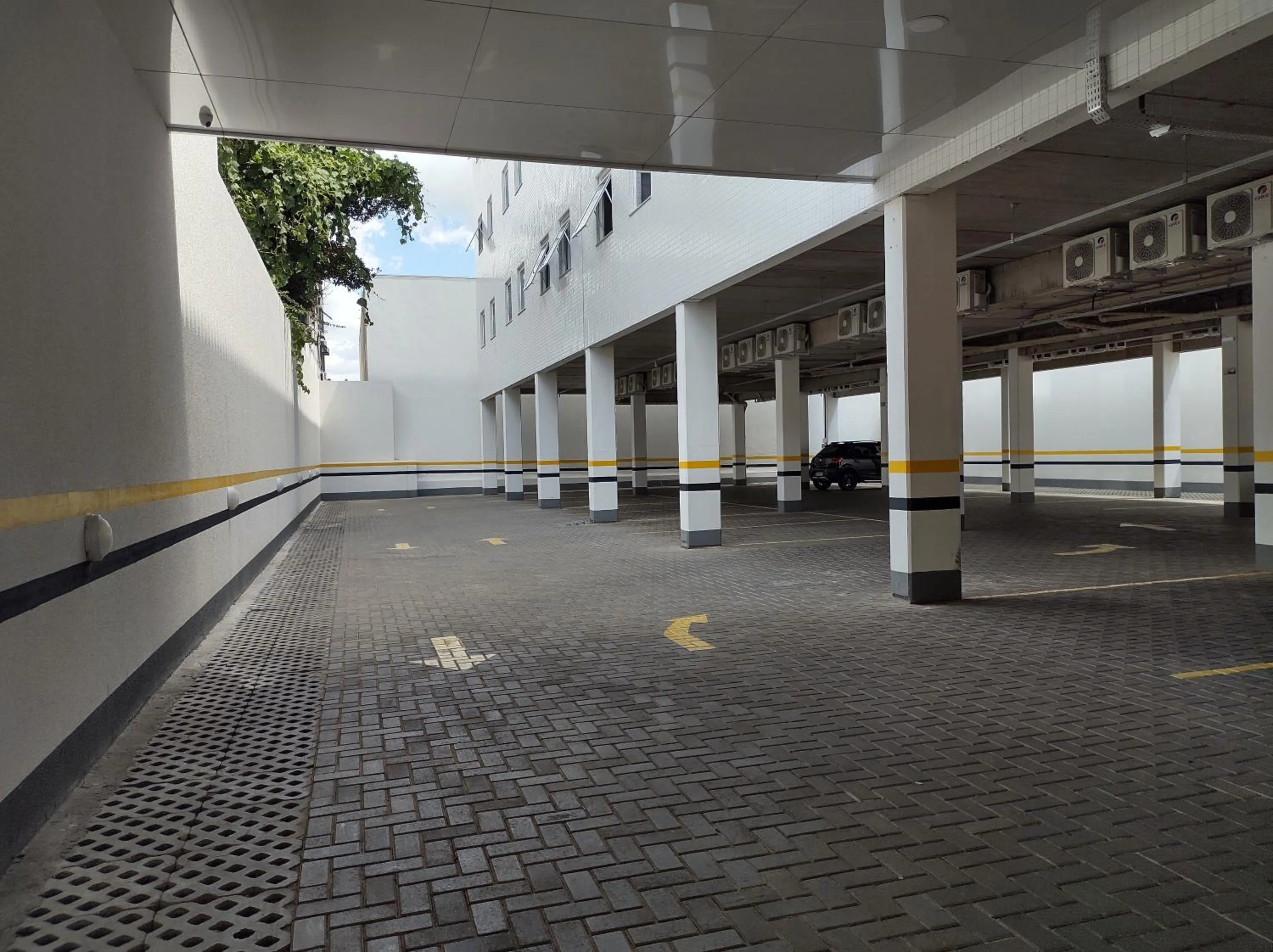 Parking in Hotel Maestro Express