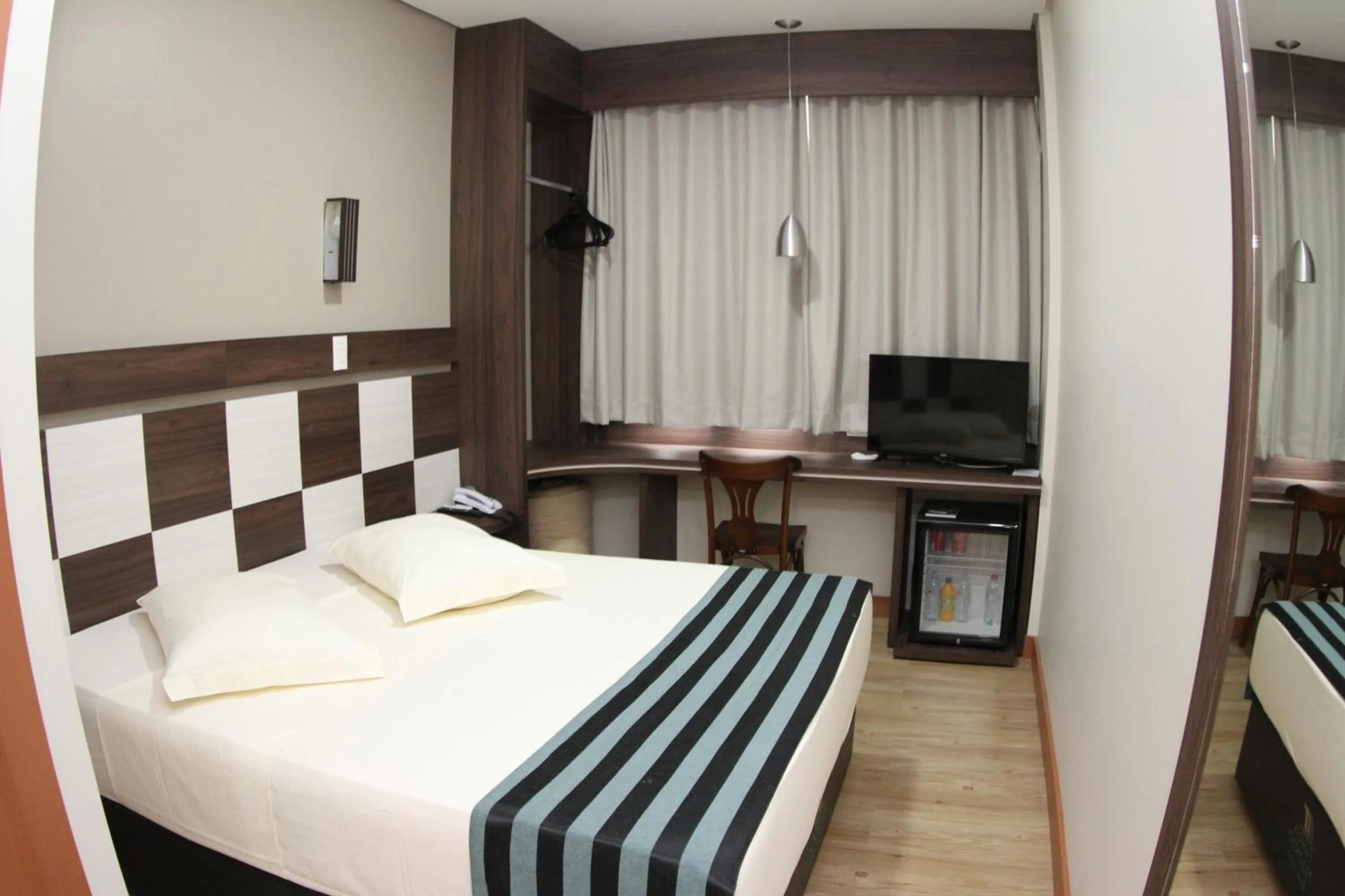Bedroom, Bed in Hotel Maestro Express