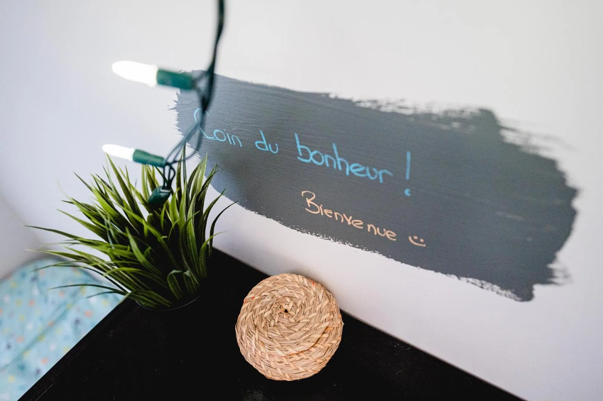 Decorative detail in L'Auberge du QG