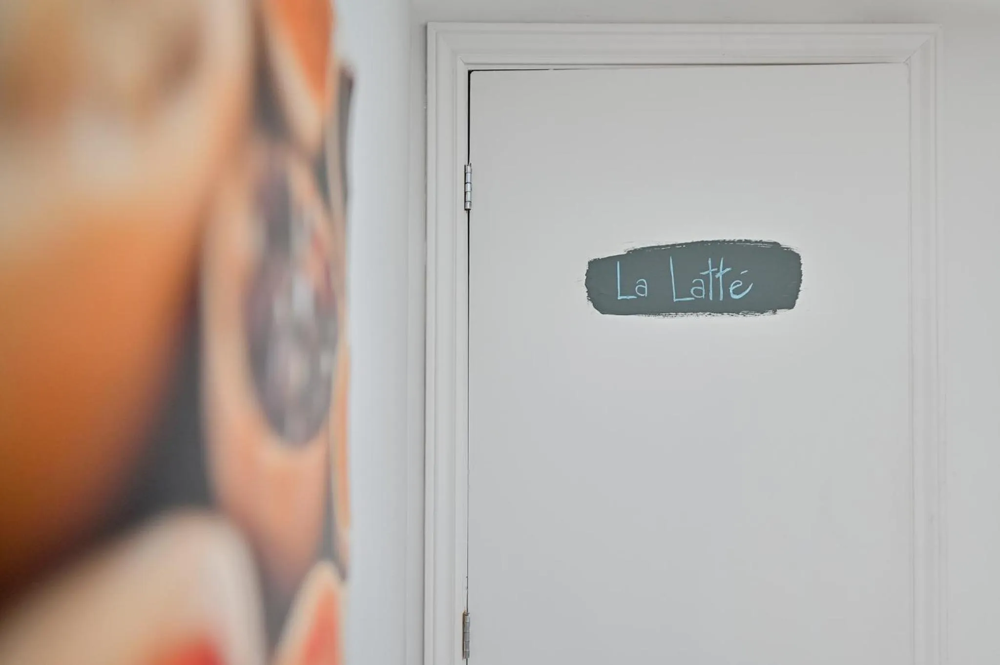 Decorative detail in L'Auberge du QG
