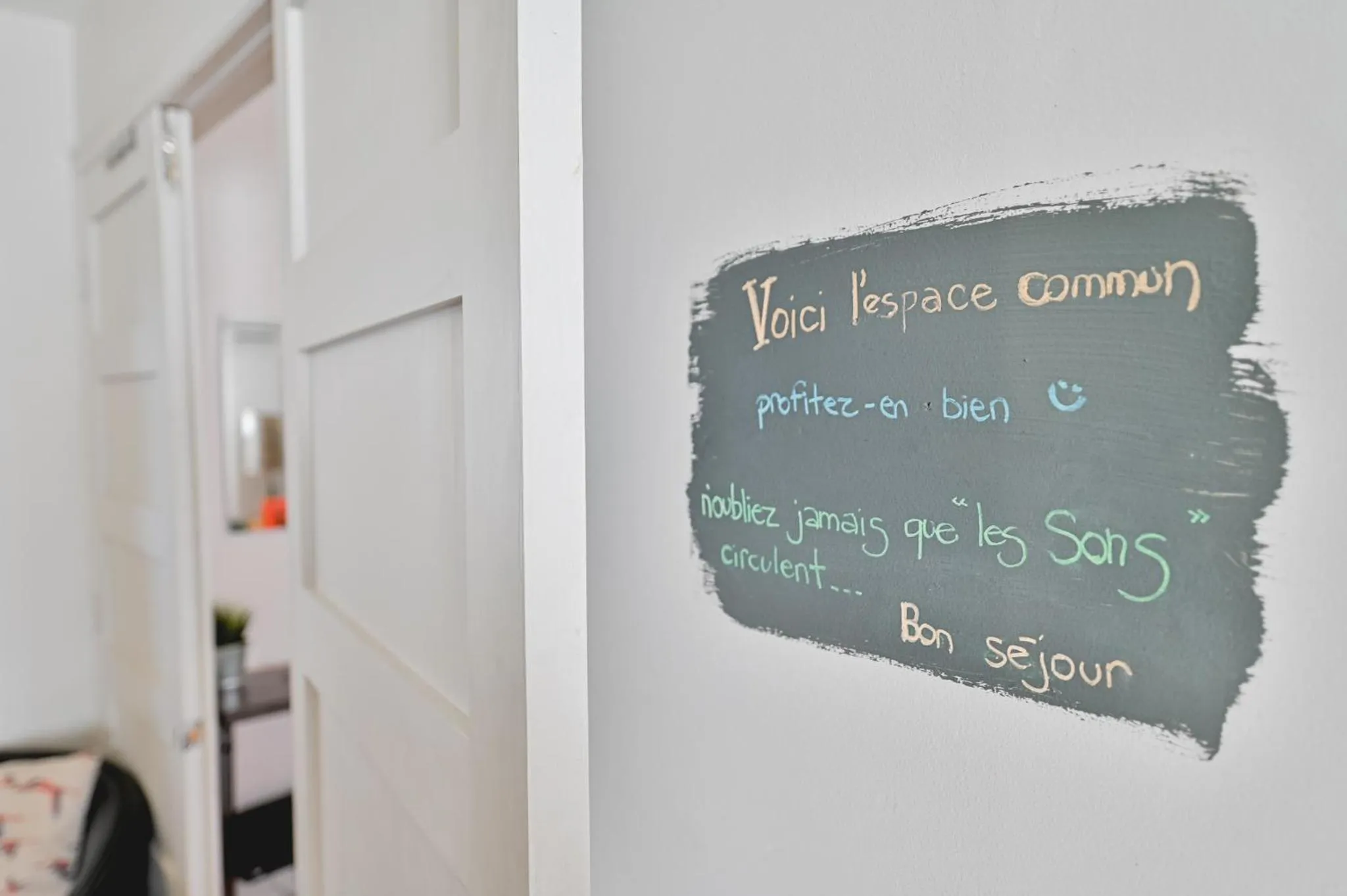 Communal kitchen in L'Auberge du QG