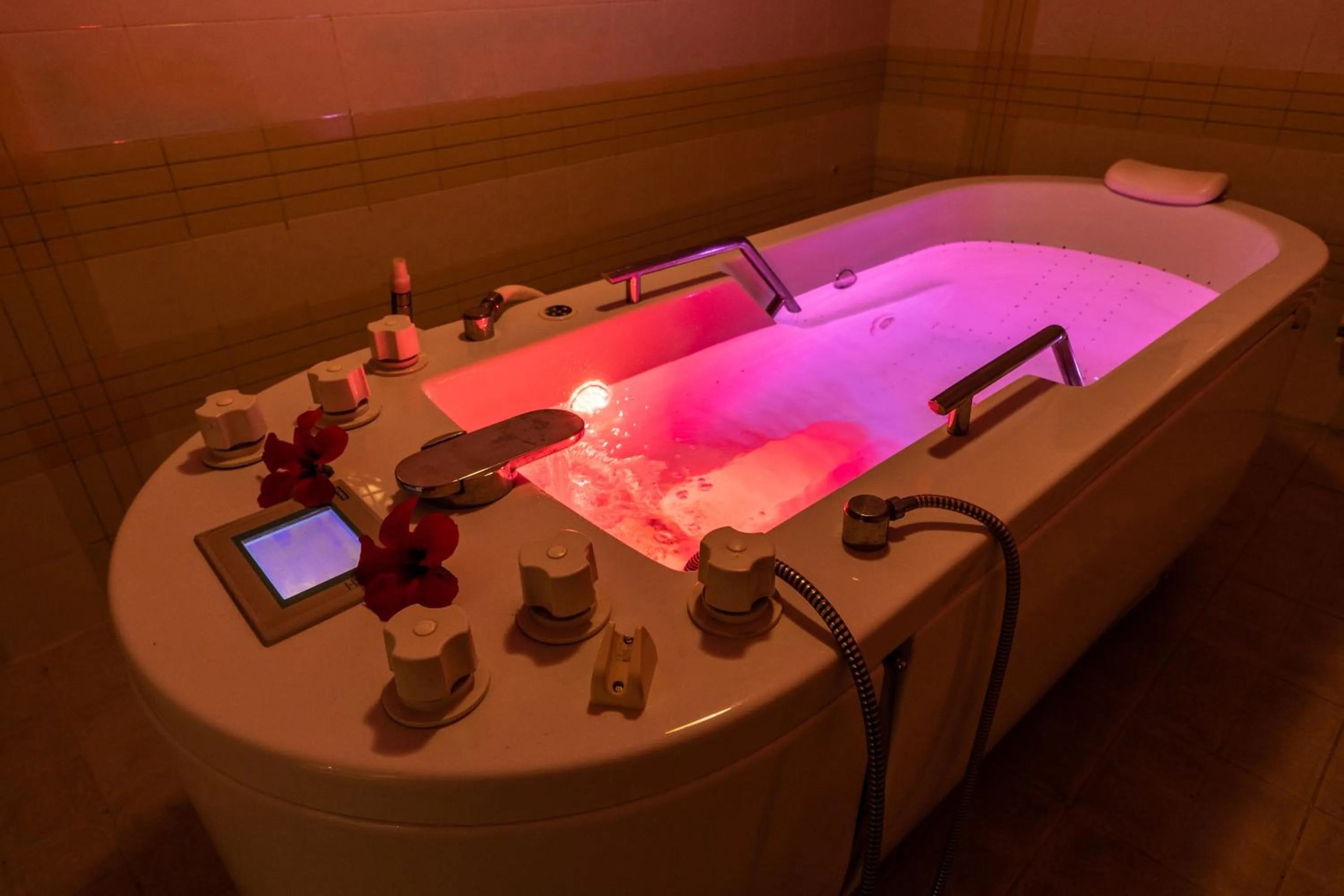 Hot Tub in Eden Yasmine Resort & Spa