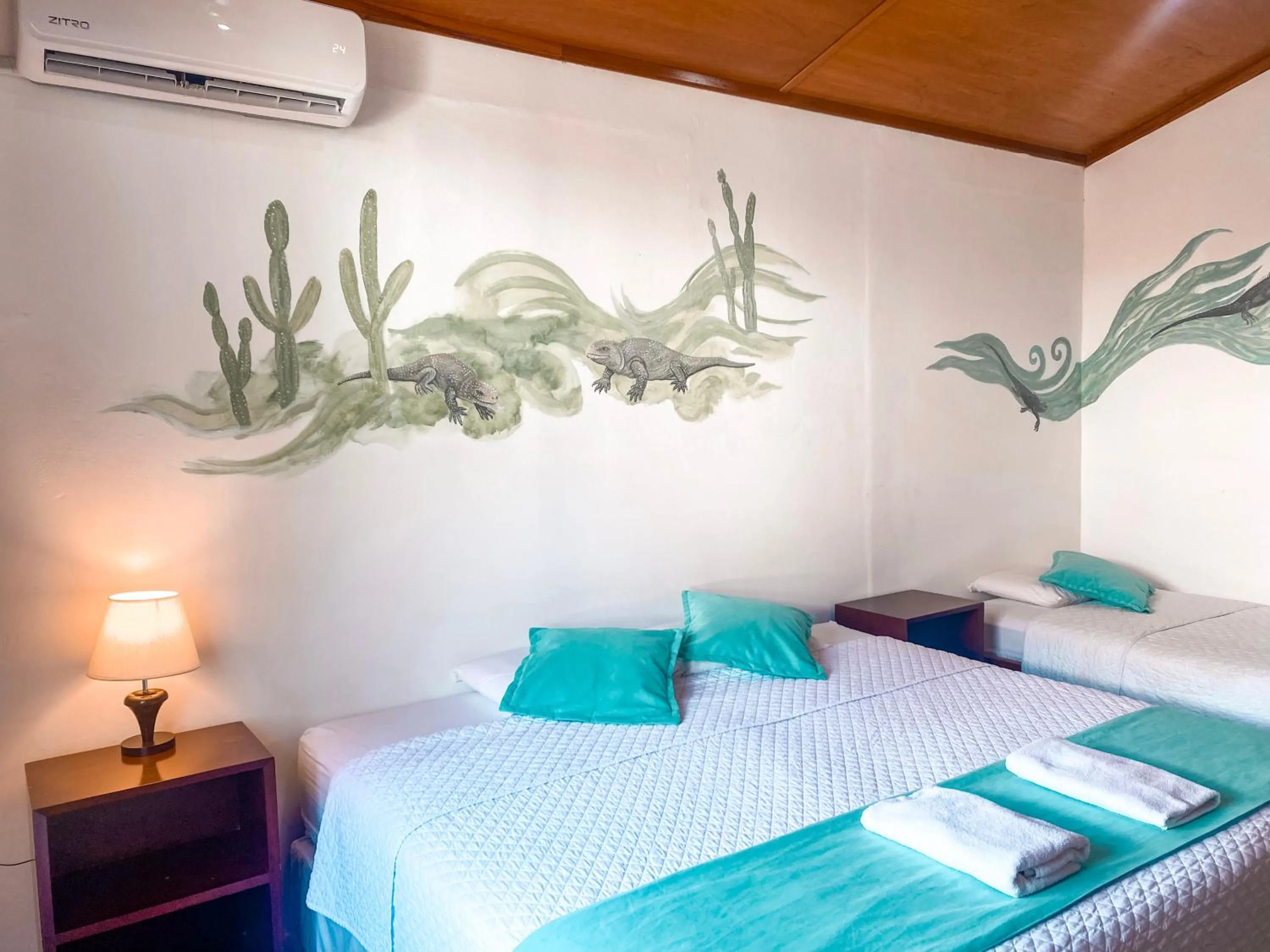 Bed in Hotel Coral Blanco with high speed internet Starlink and Galapagos Tour Operator