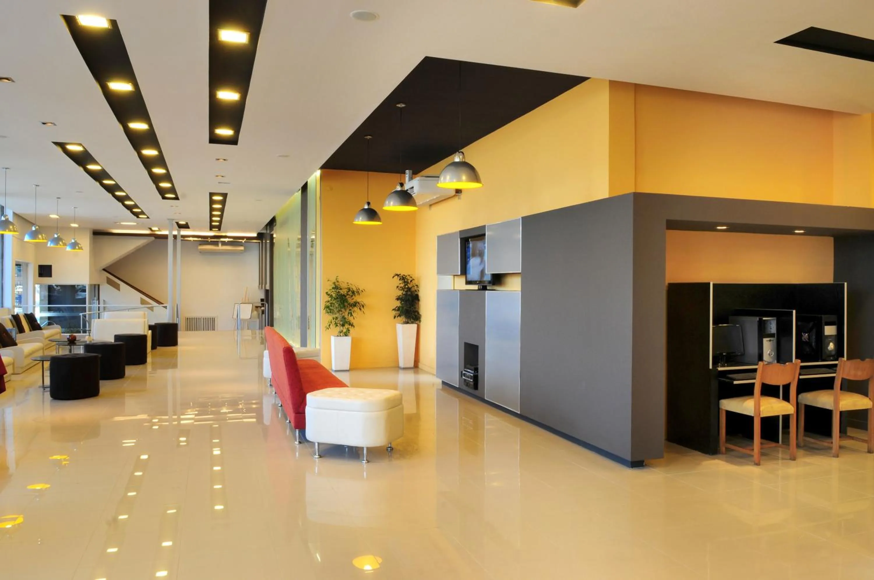 Communal lounge/ TV room in Hotel Presidente