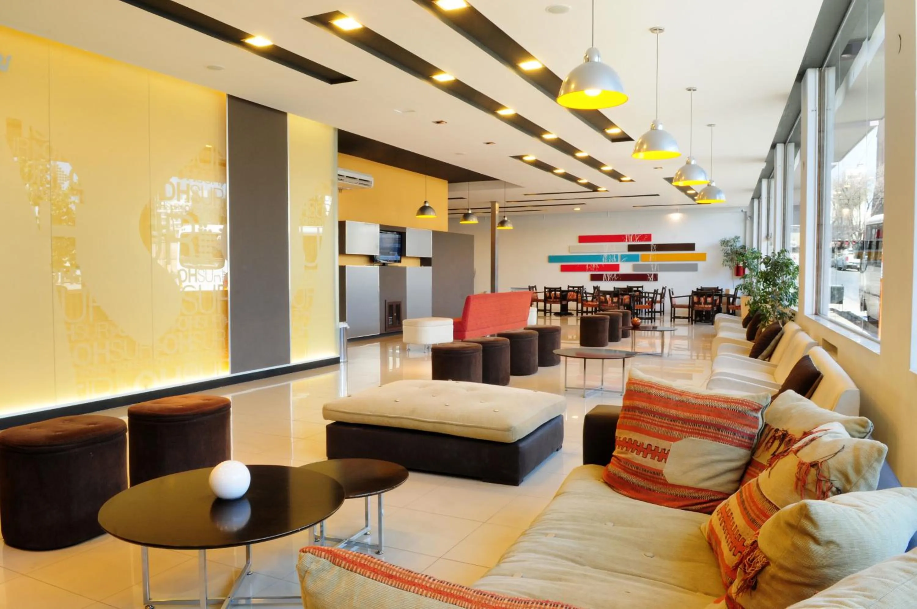 Communal lounge/ TV room in Hotel Presidente