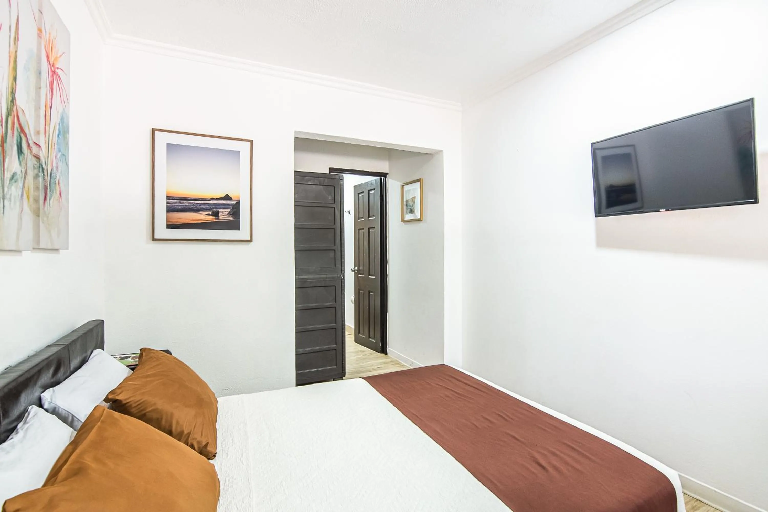 Photo of the whole room, Bed in Jaco Lodge Quiet Place