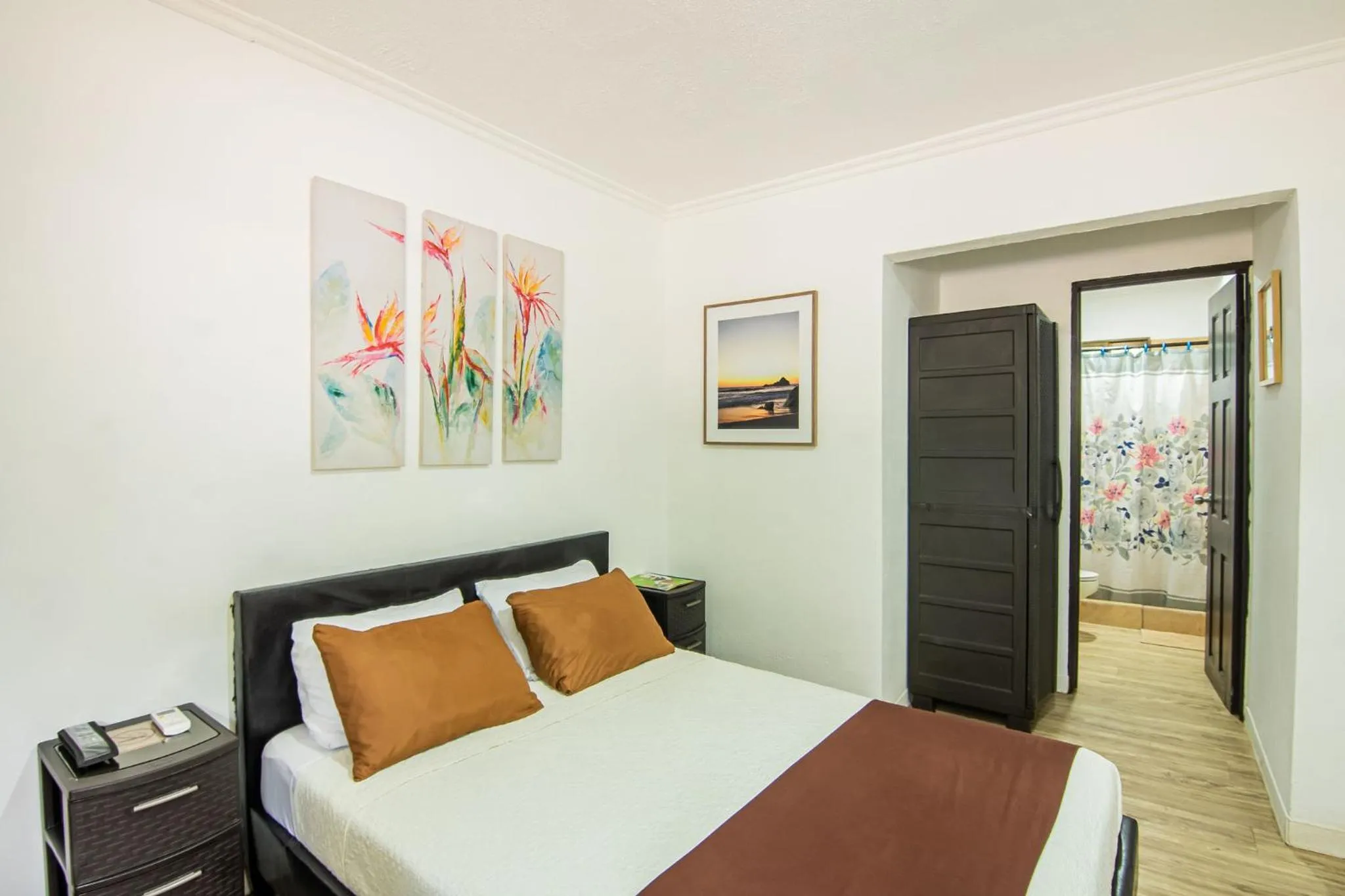 Bed in Jaco Lodge Quiet Place