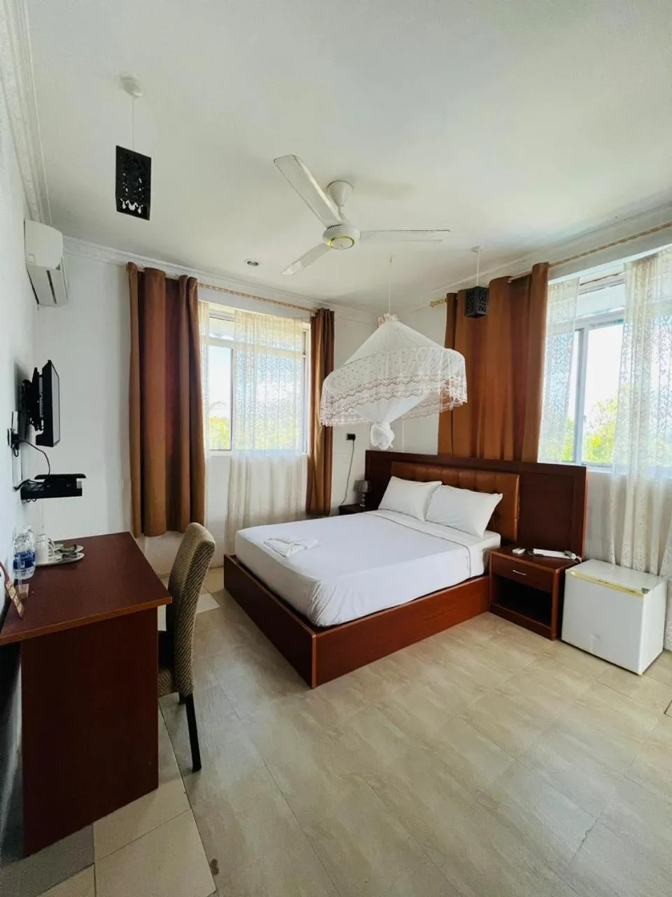 Photo of the whole room, Bed in Boshowa Villas