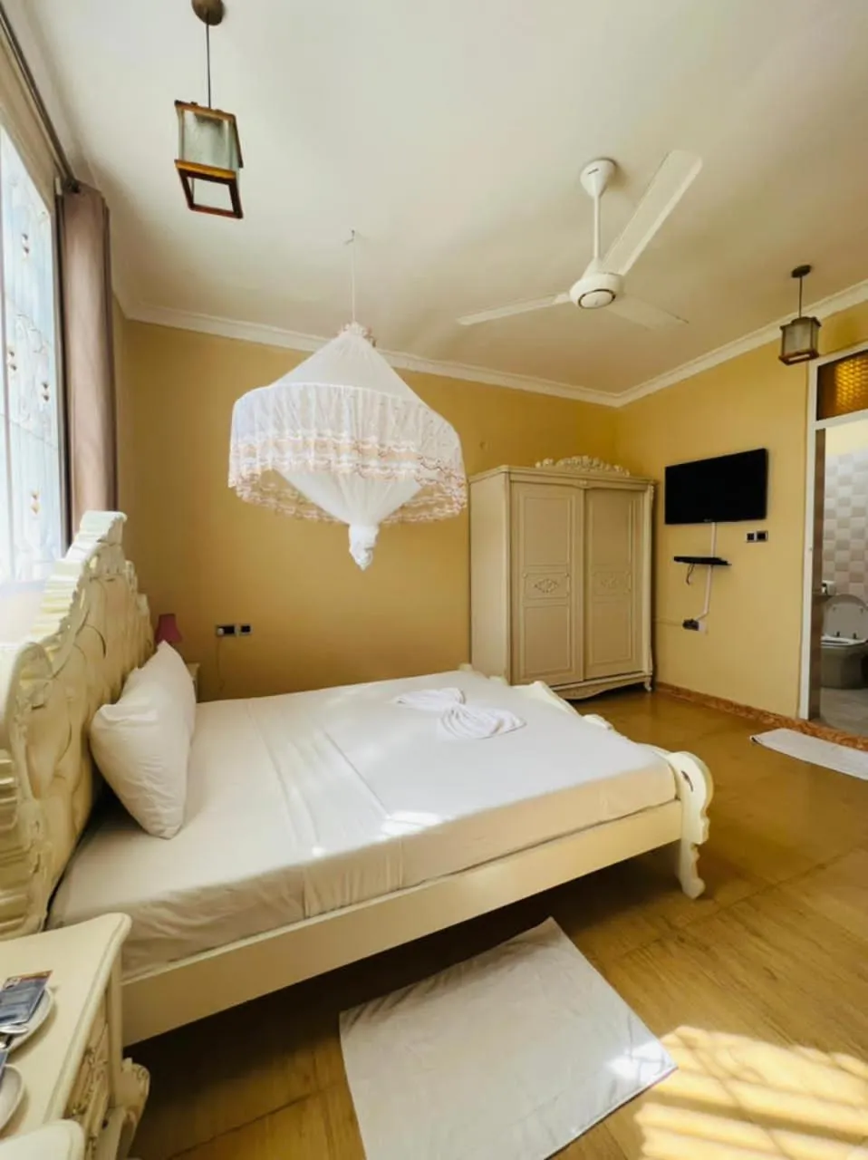 Photo of the whole room, Bed in Boshowa Villas