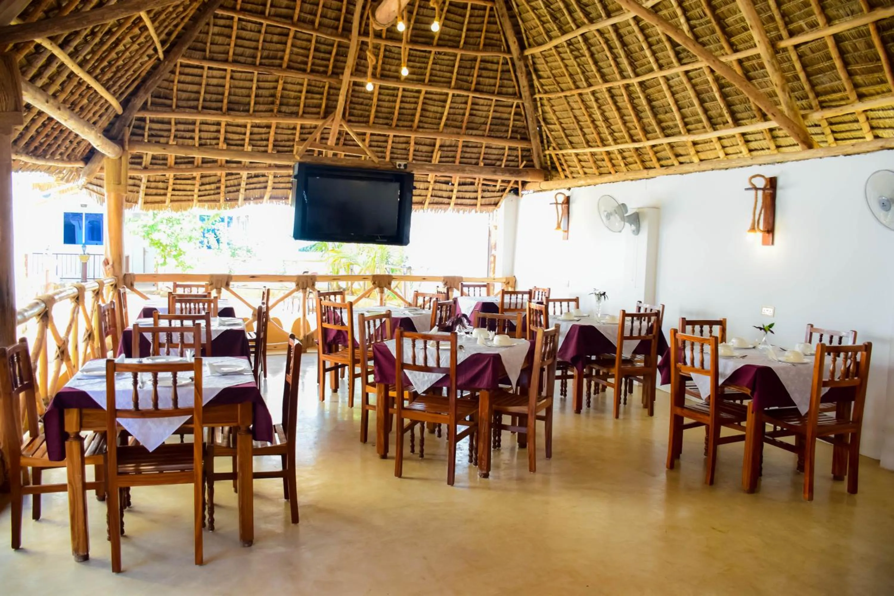 Restaurant/places to eat in Boshowa Villas