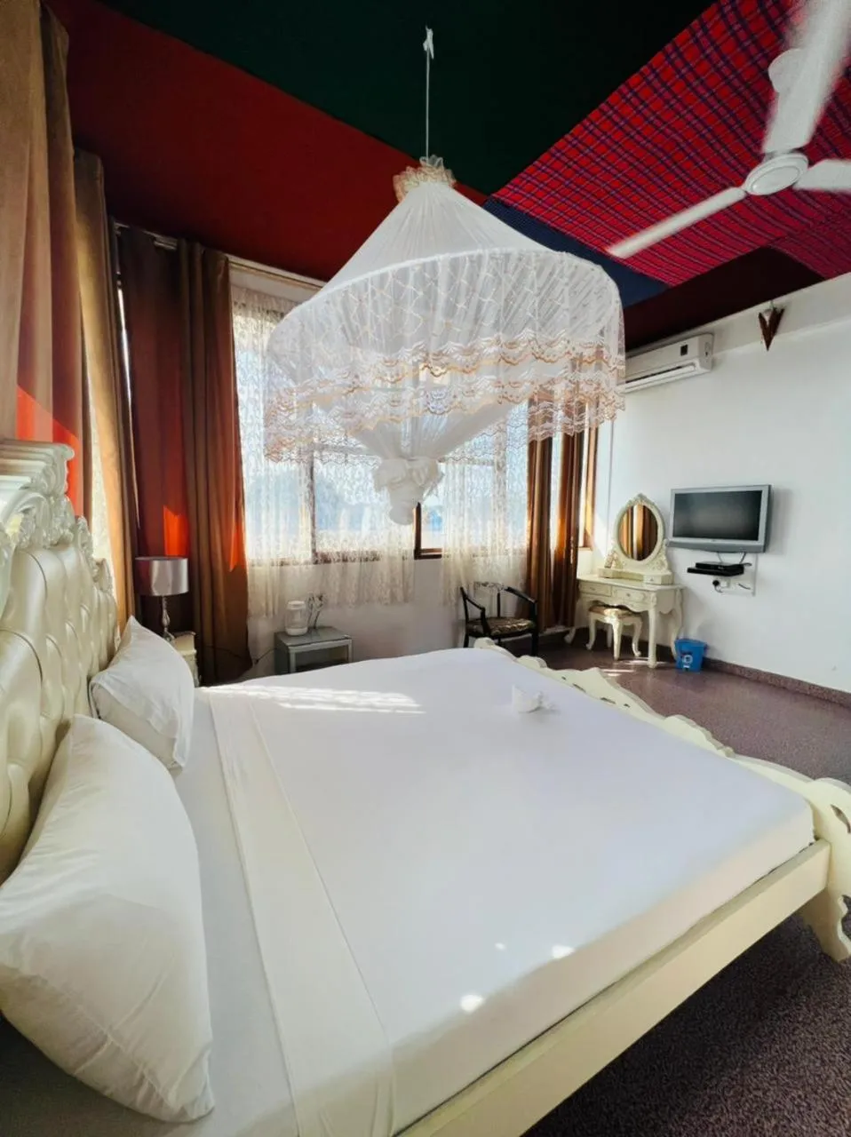 Photo of the whole room, Bed in Boshowa Villas