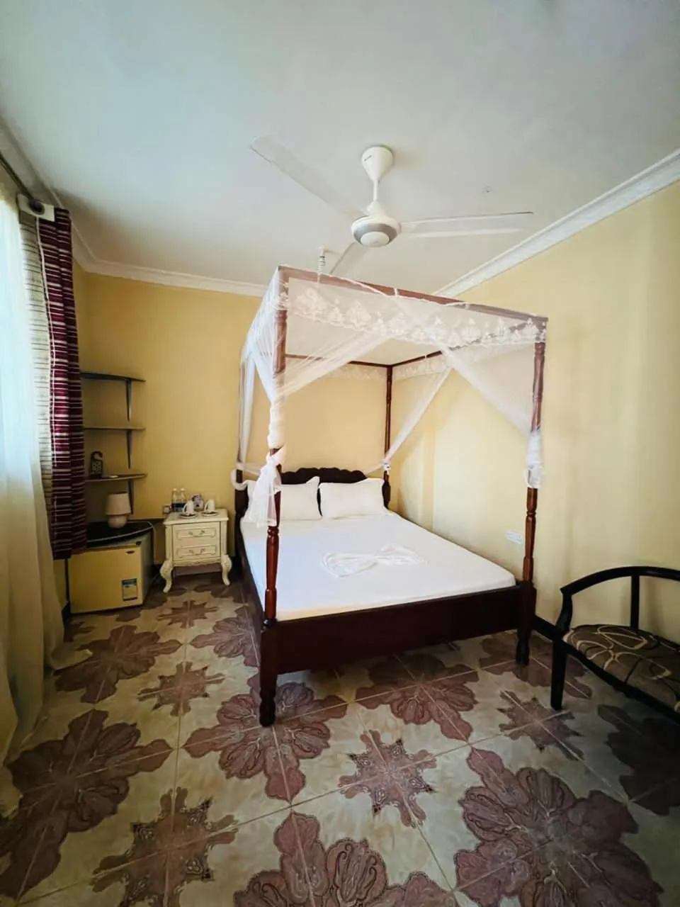 Photo of the whole room, Bed in Boshowa Villas