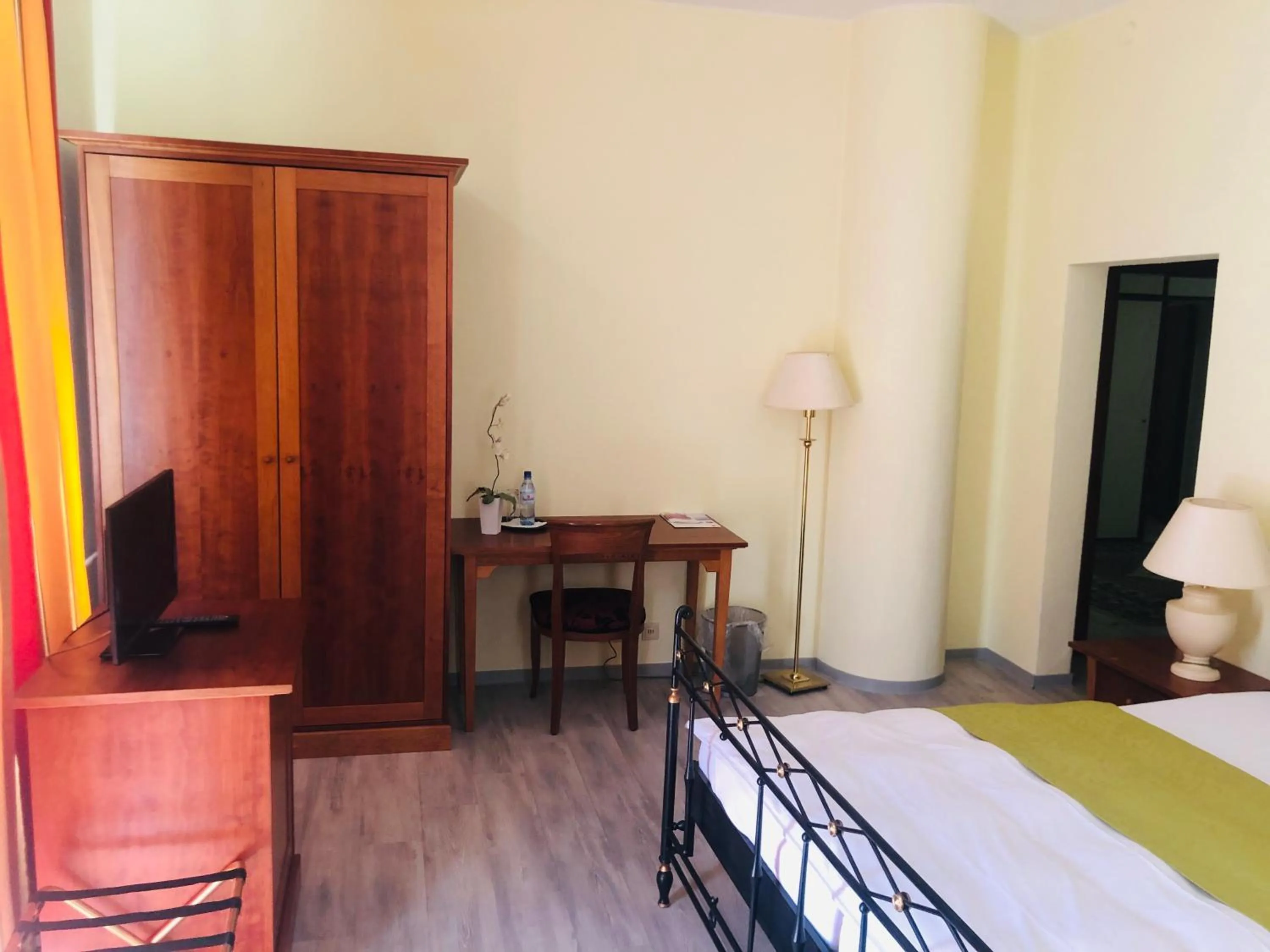 TV and multimedia, TV/Entertainment Center in Hotel-Events Adlerpalast