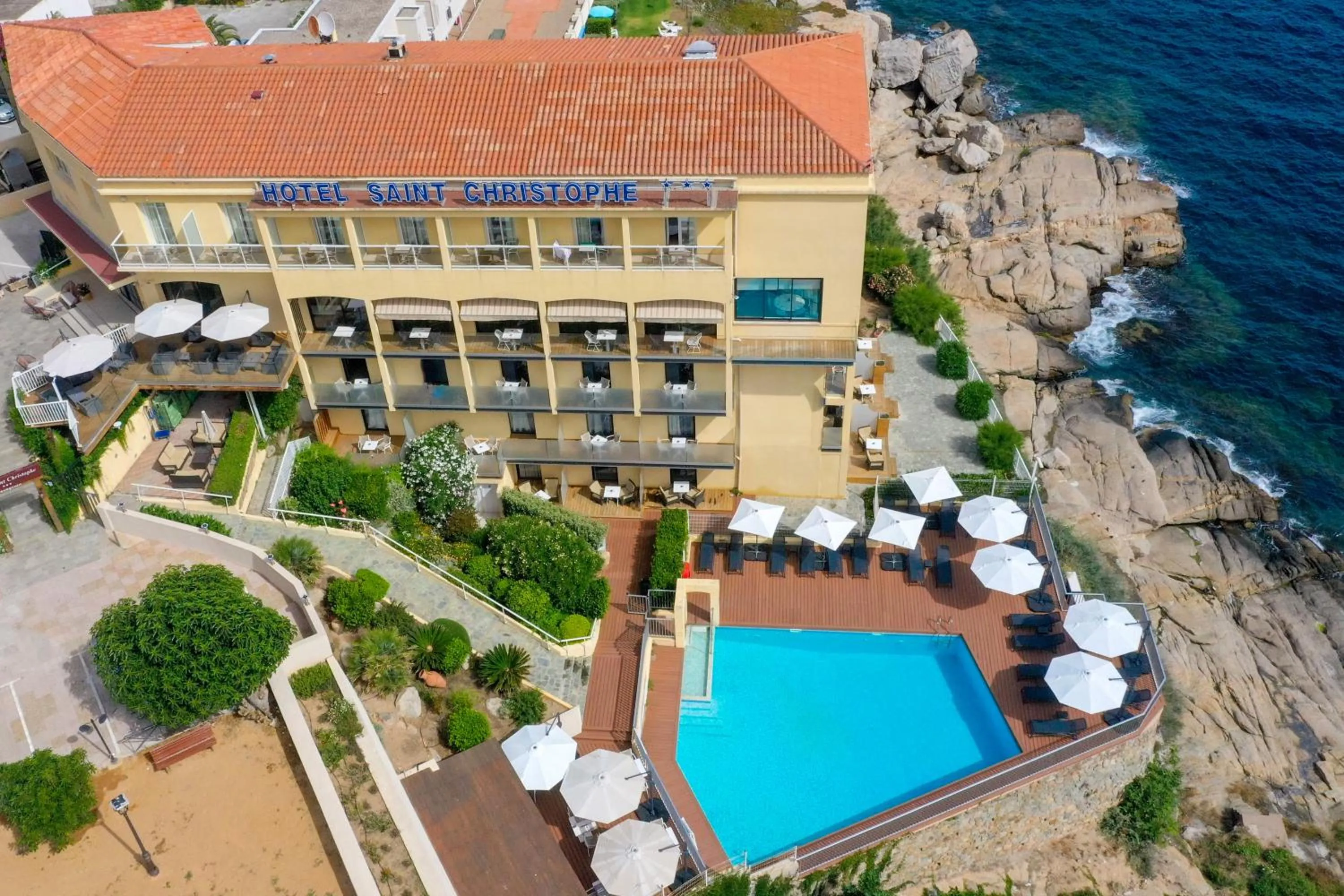 Swimming pool in Hotel Saint Christophe