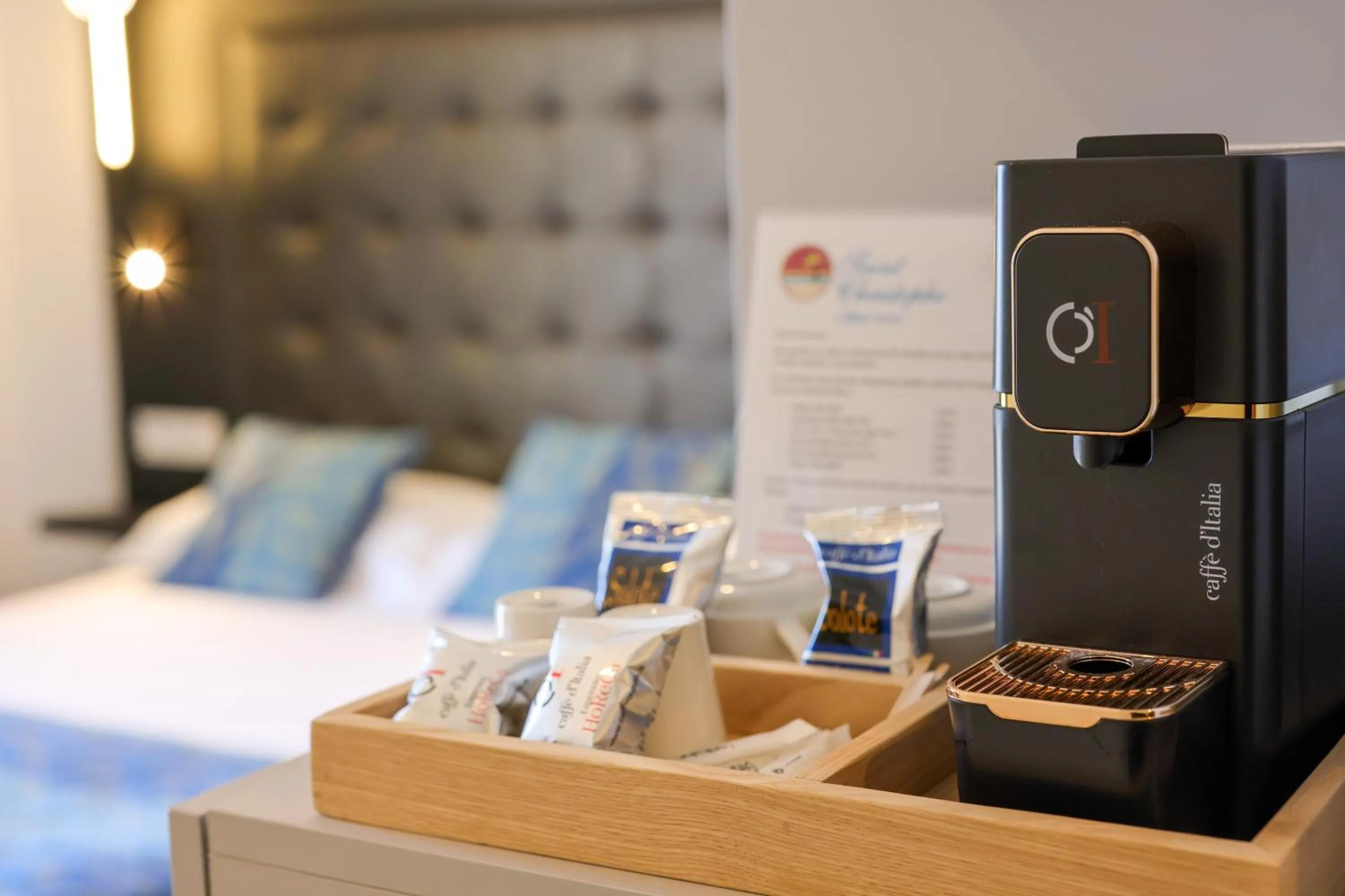 Coffee/tea facilities, Bed in Hotel Saint Christophe