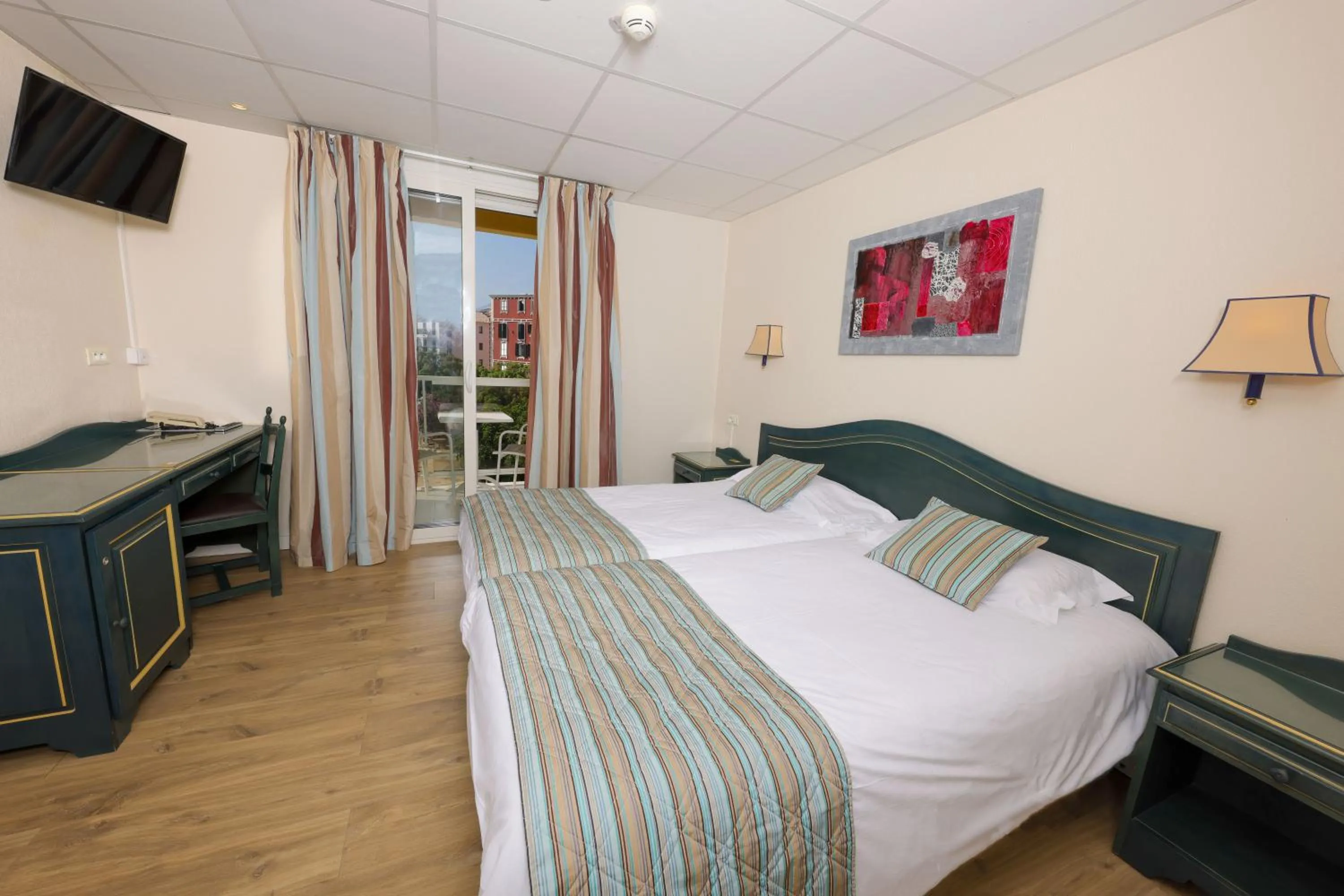 Photo of the whole room, Bed in Hotel Saint Christophe