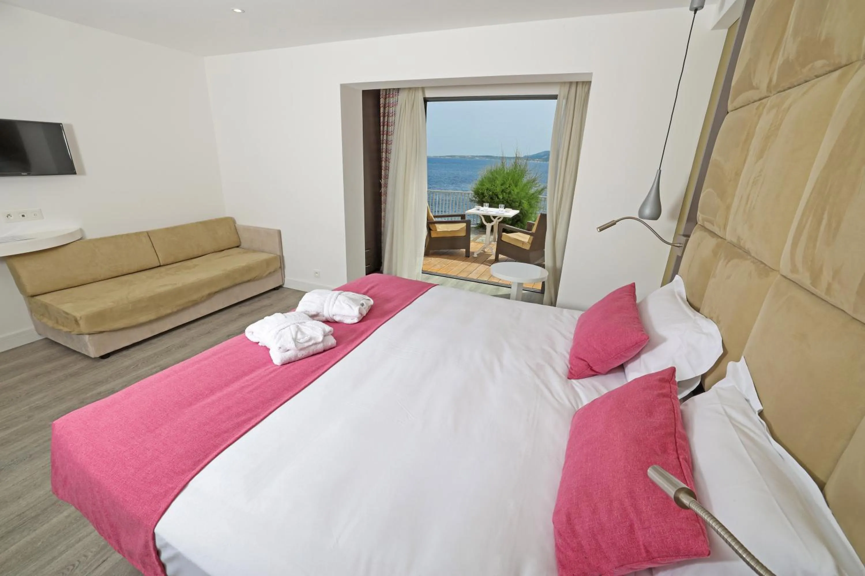 Photo of the whole room, Bed in Hotel Saint Christophe