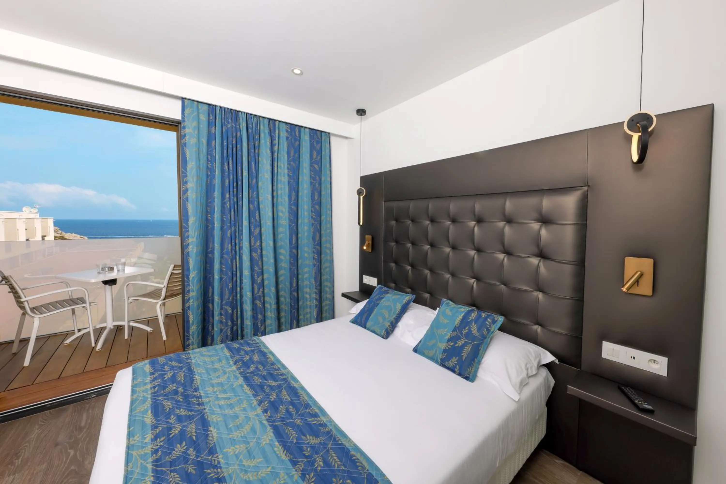 Photo of the whole room, Bed in Hotel Saint Christophe