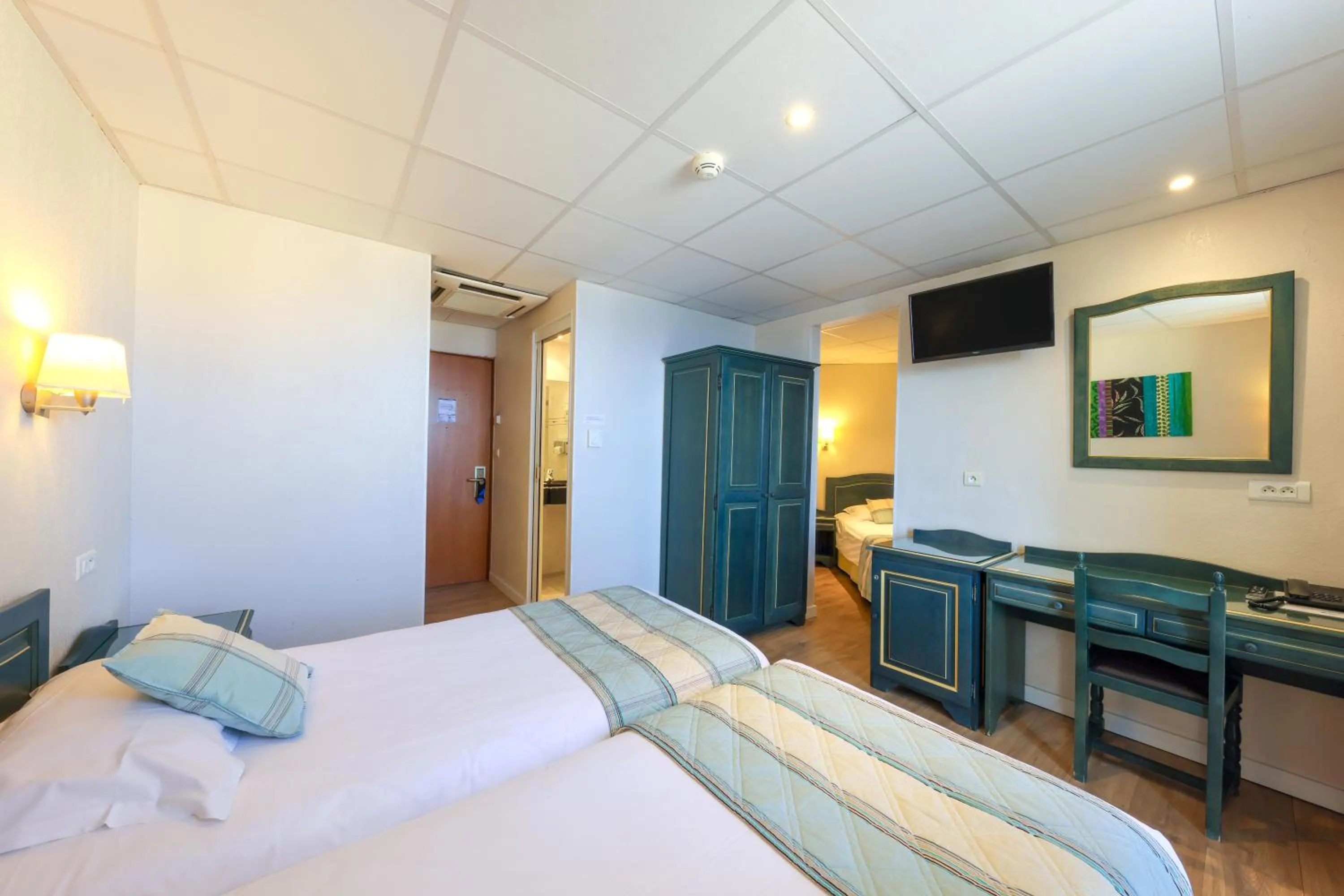 Photo of the whole room, Bed in Hotel Saint Christophe