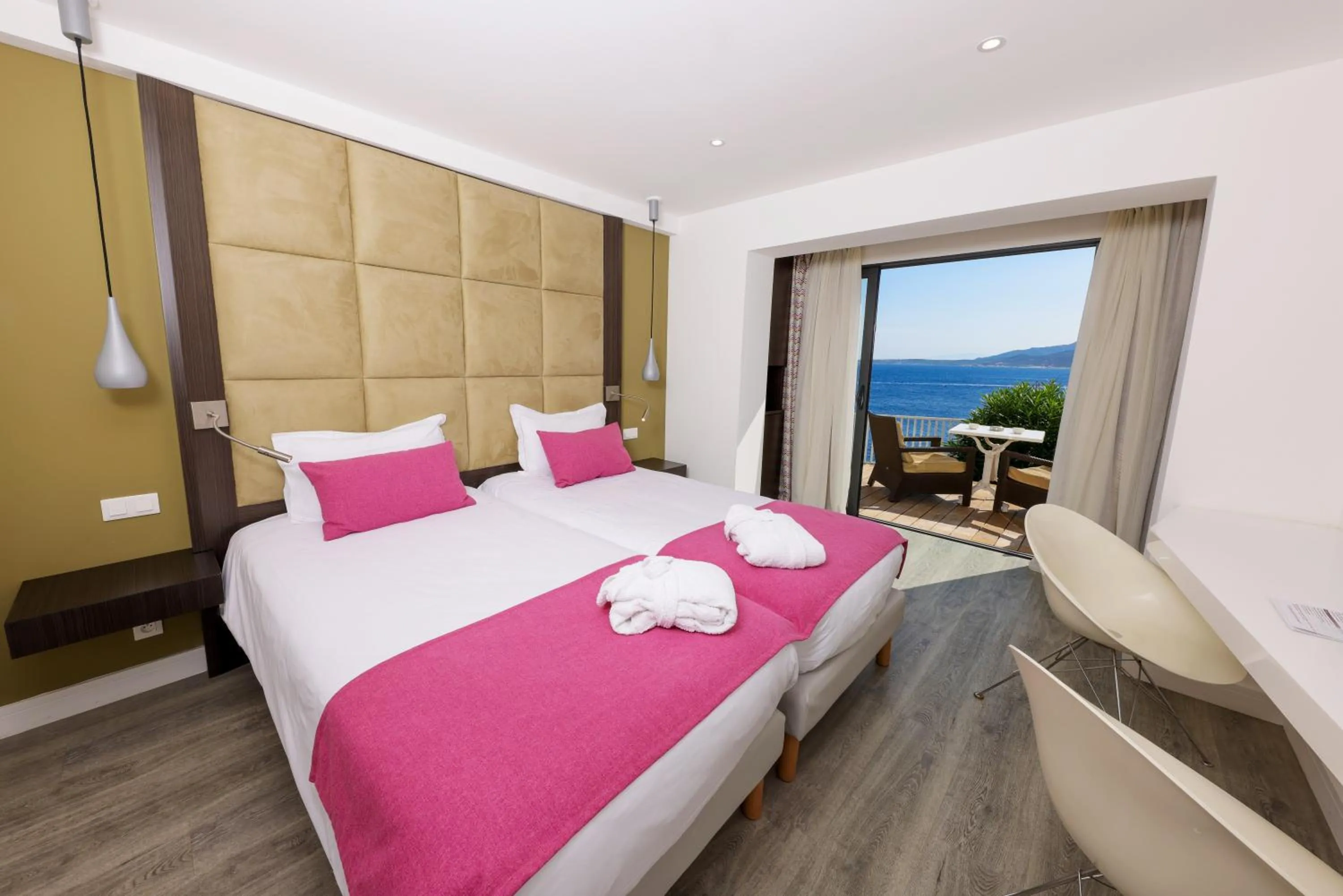 Photo of the whole room, Bed in Hotel Saint Christophe