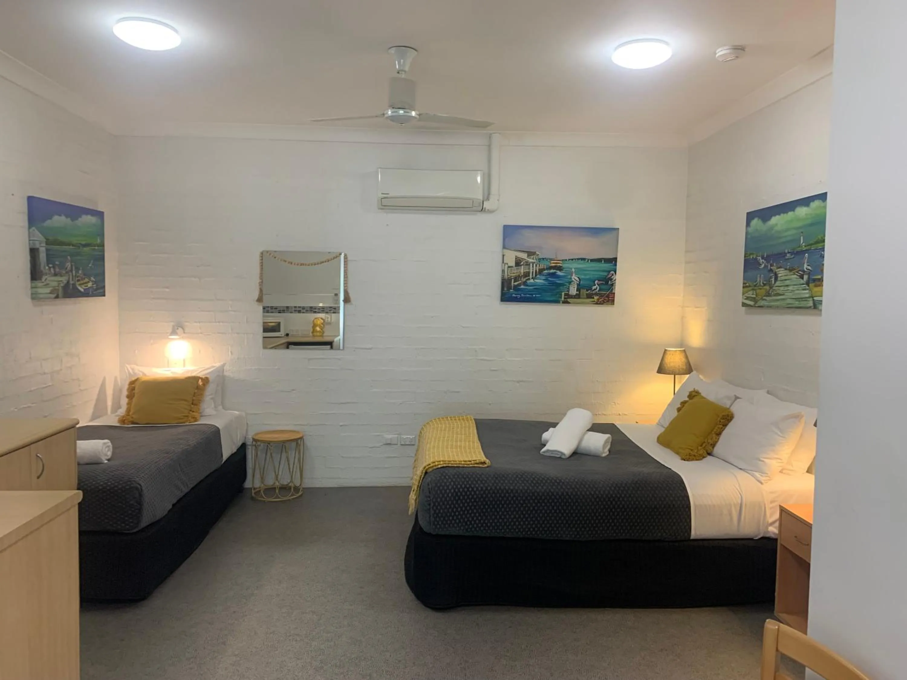 Bed in Ocean Shores Motel