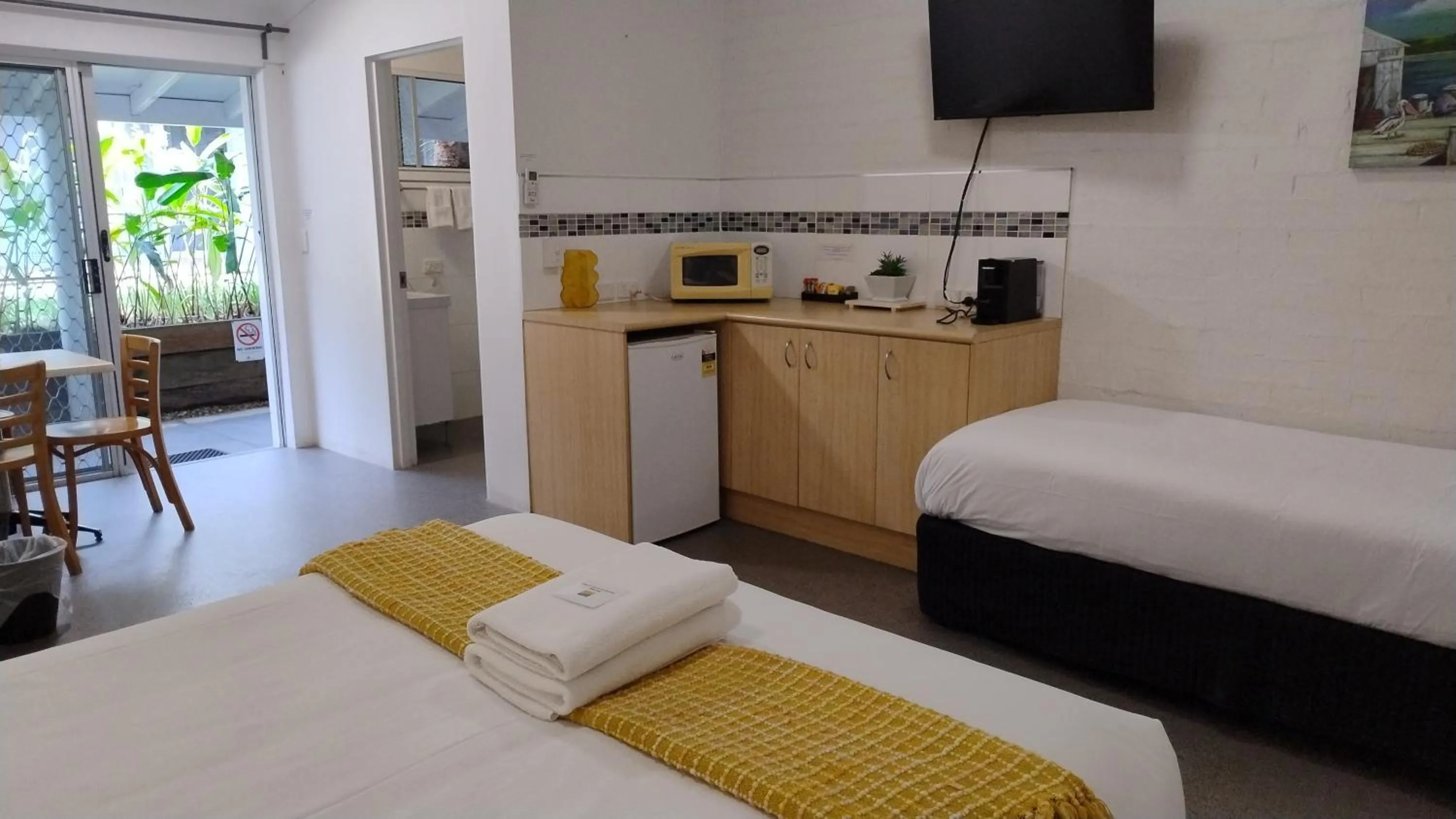 Bed in Ocean Shores Motel