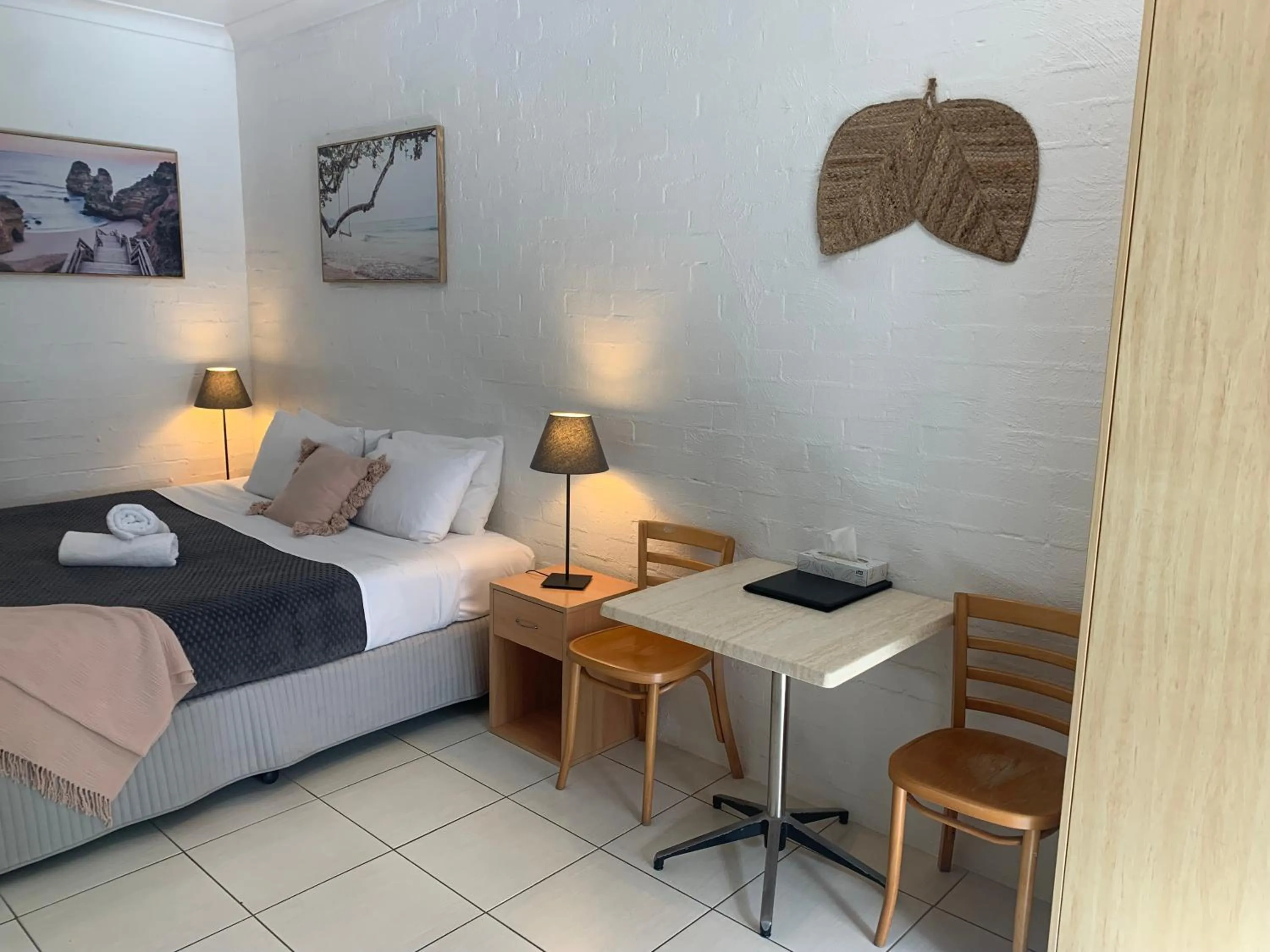 Bed in Ocean Shores Motel