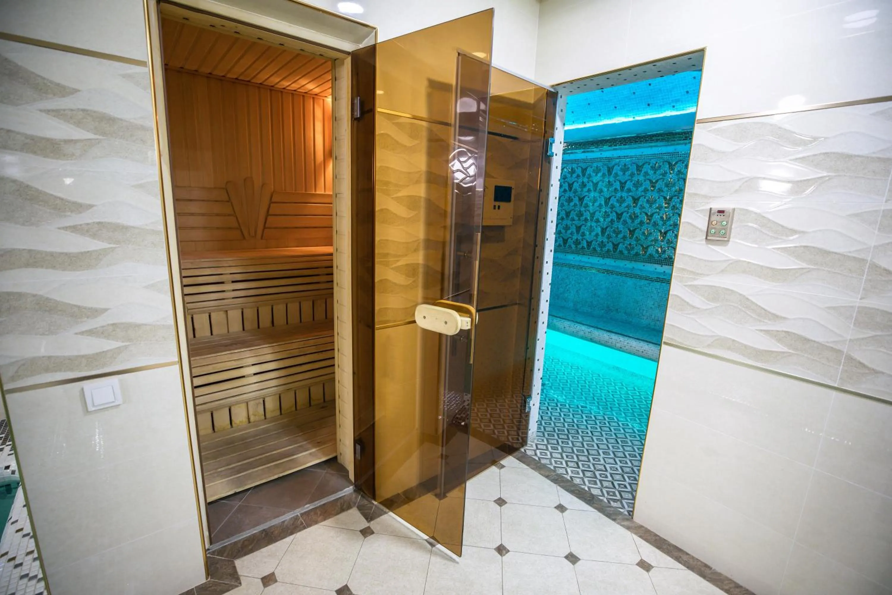 Sauna in Leader Hotel