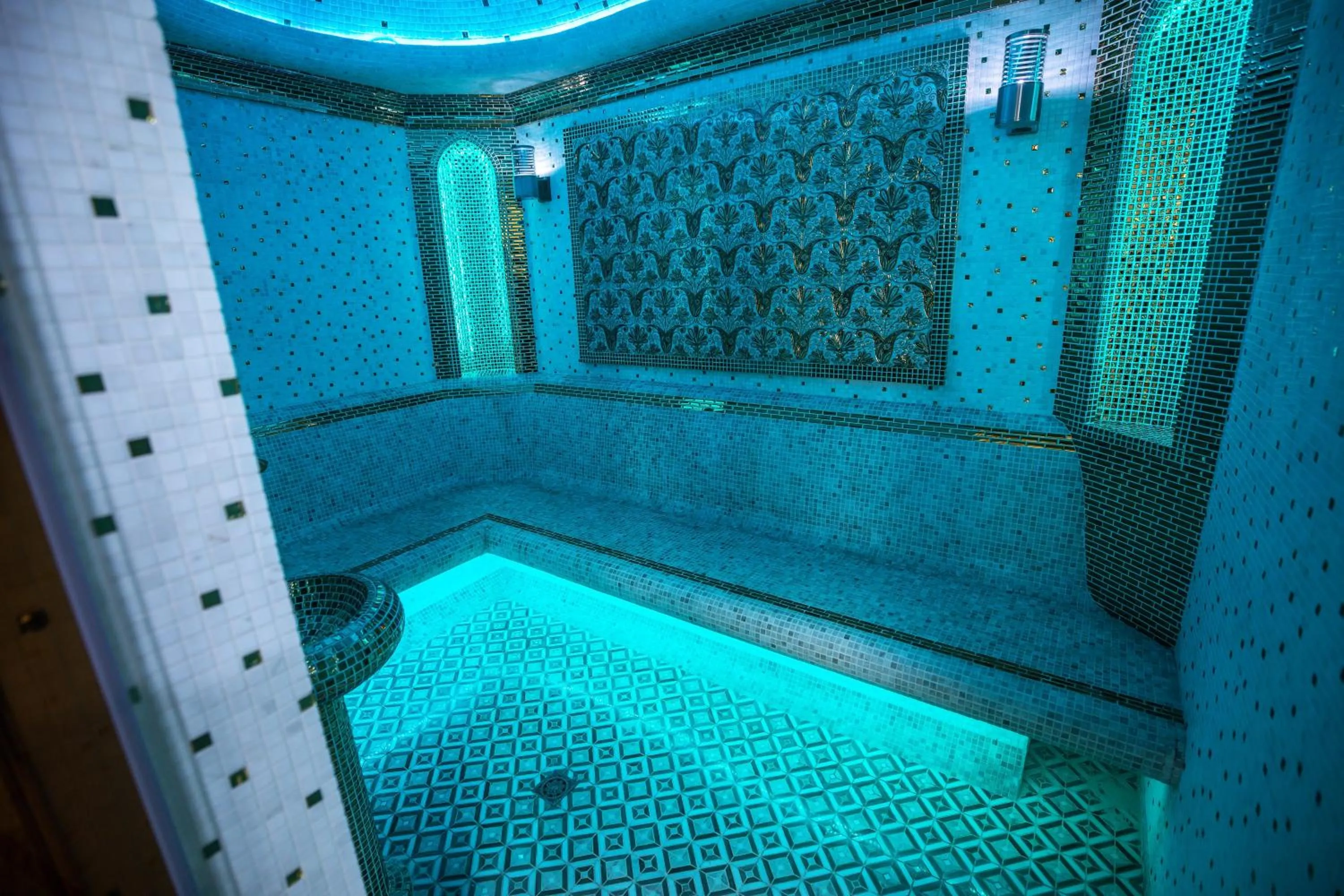 Steam room in Leader Hotel