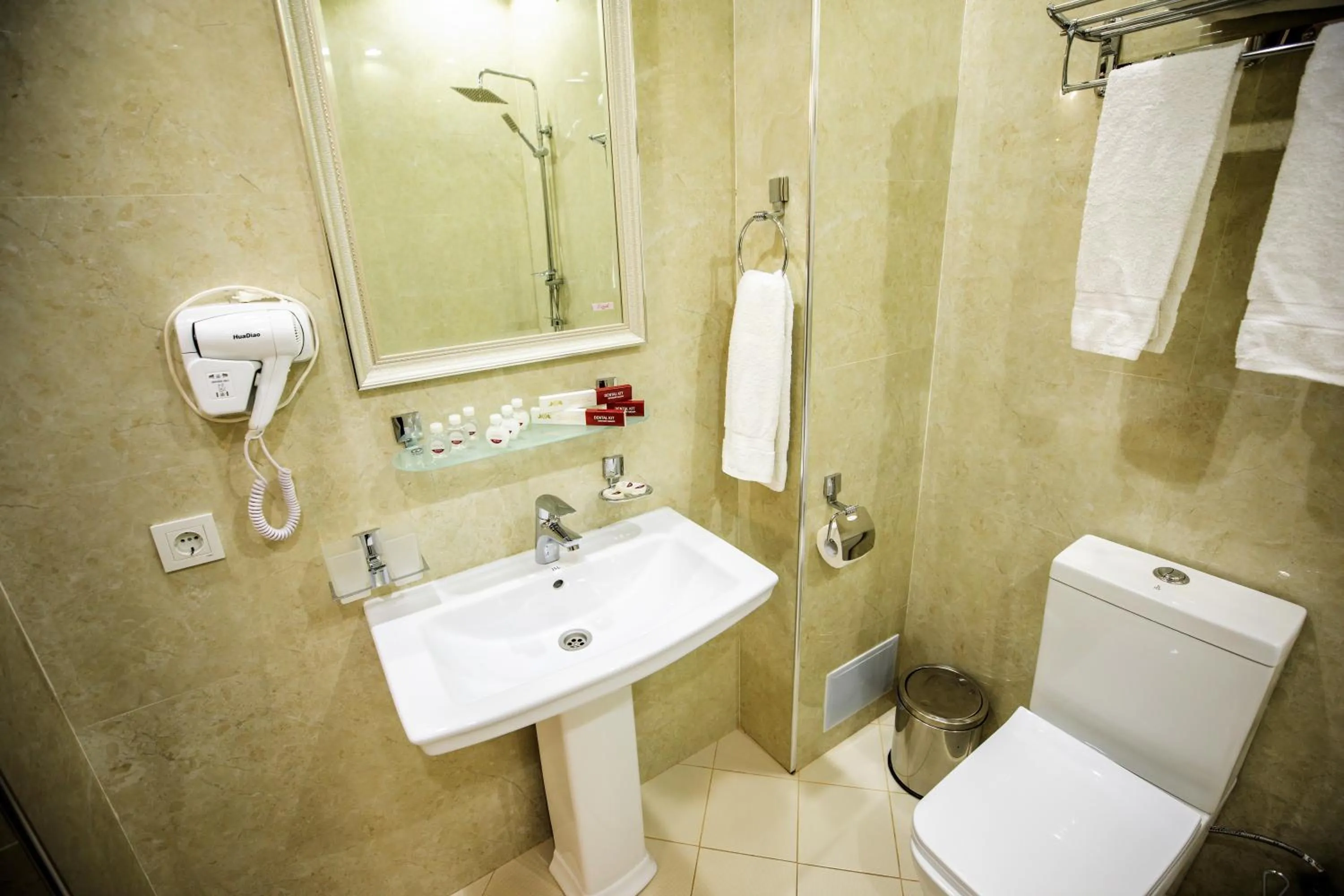 Bathroom in Leader Hotel