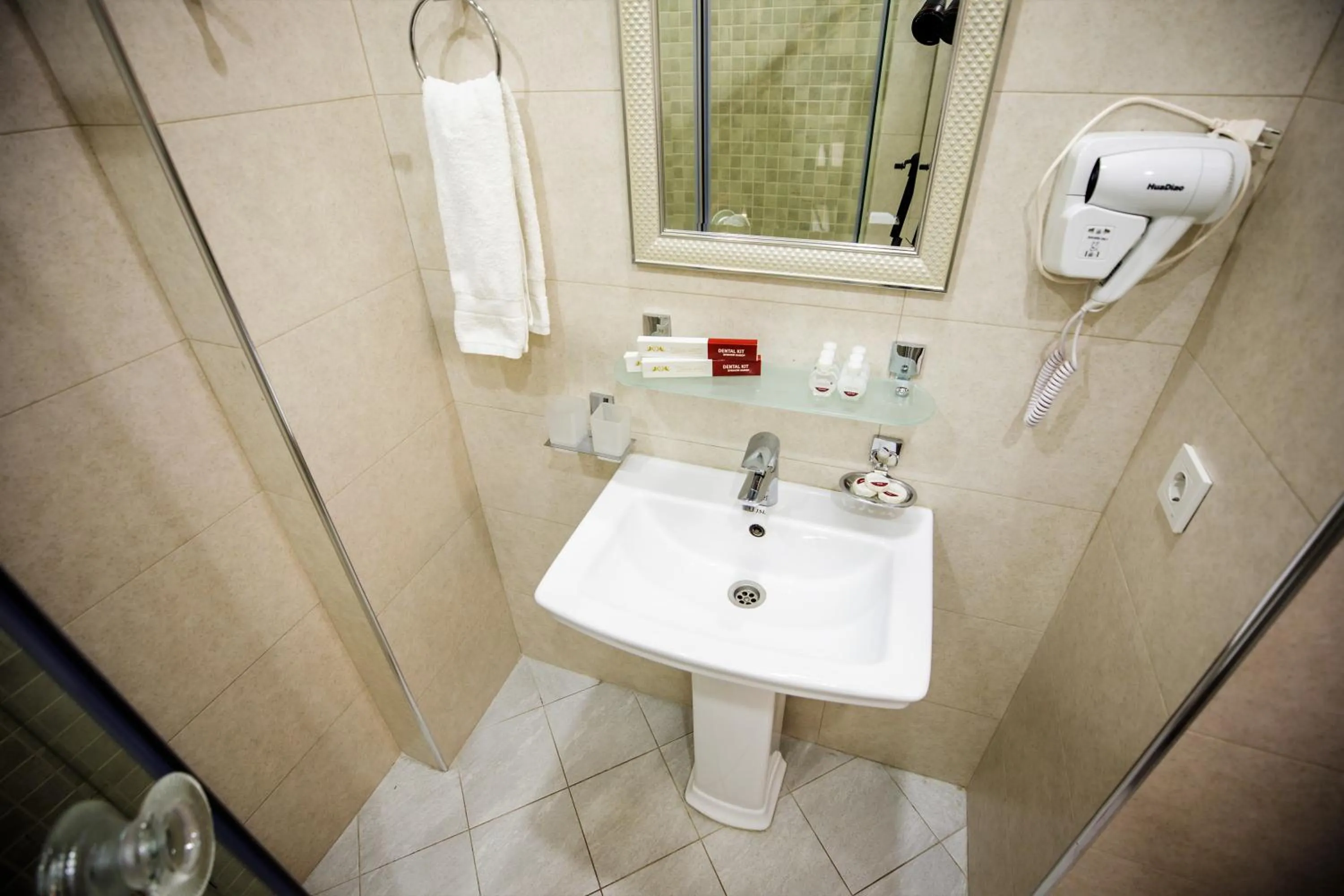 Bathroom in Leader Hotel