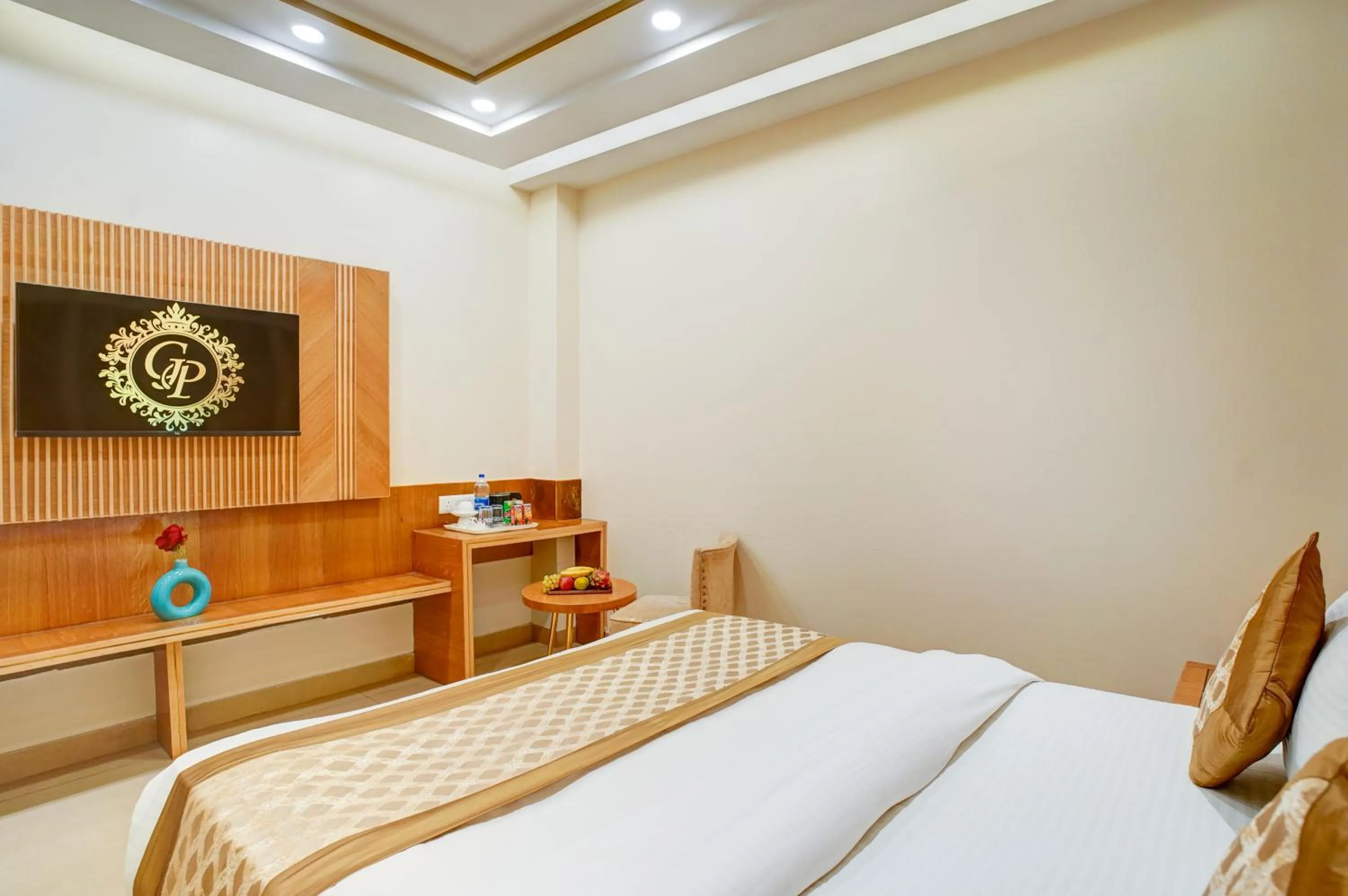 Bedroom, Bed in Hotel Gold Palace - 03 Mins Walk From New Delhi Railway Station