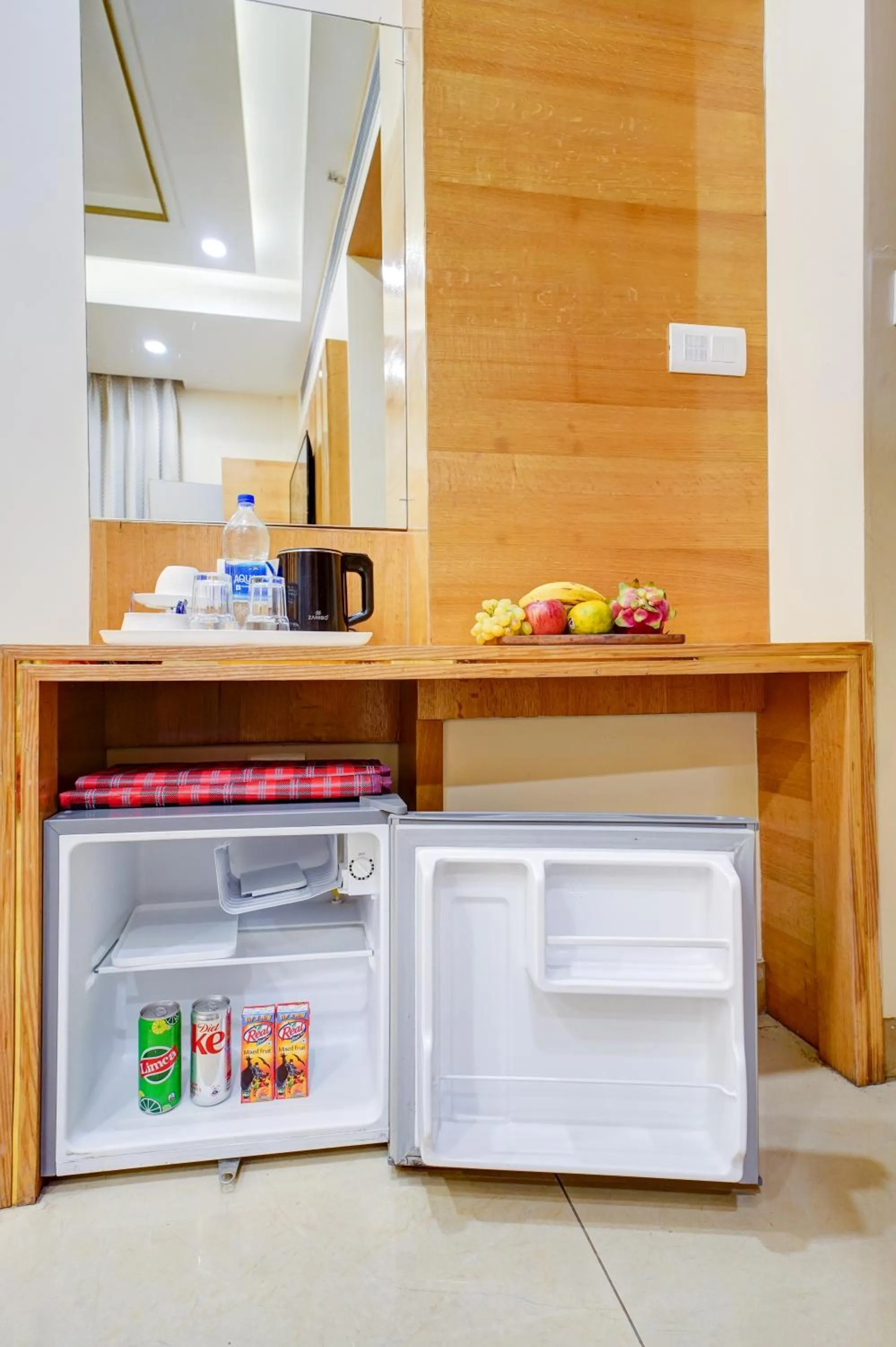 Food and drinks in Hotel Gold Palace - 03 Mins Walk From New Delhi Railway Station