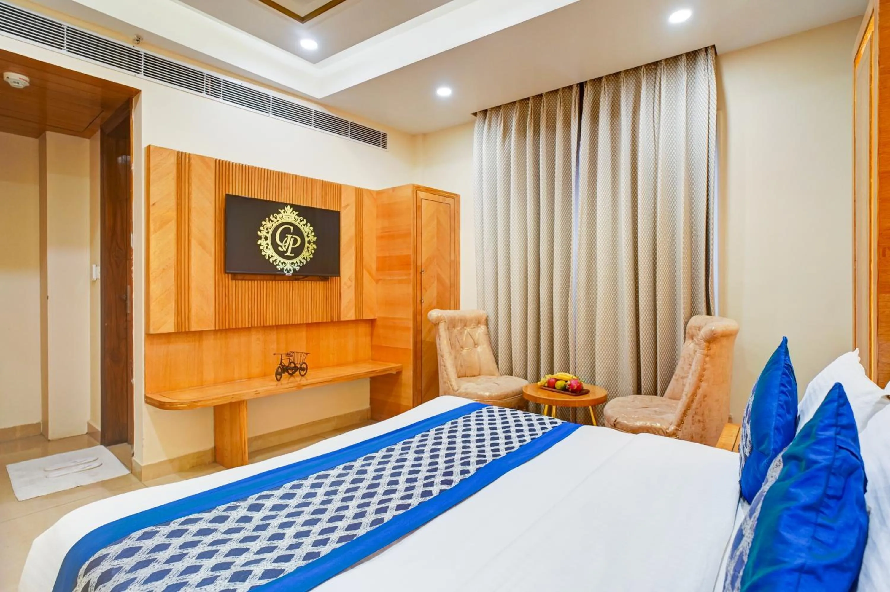 Bed in Hotel Gold Palace - 03 Mins Walk From New Delhi Railway Station