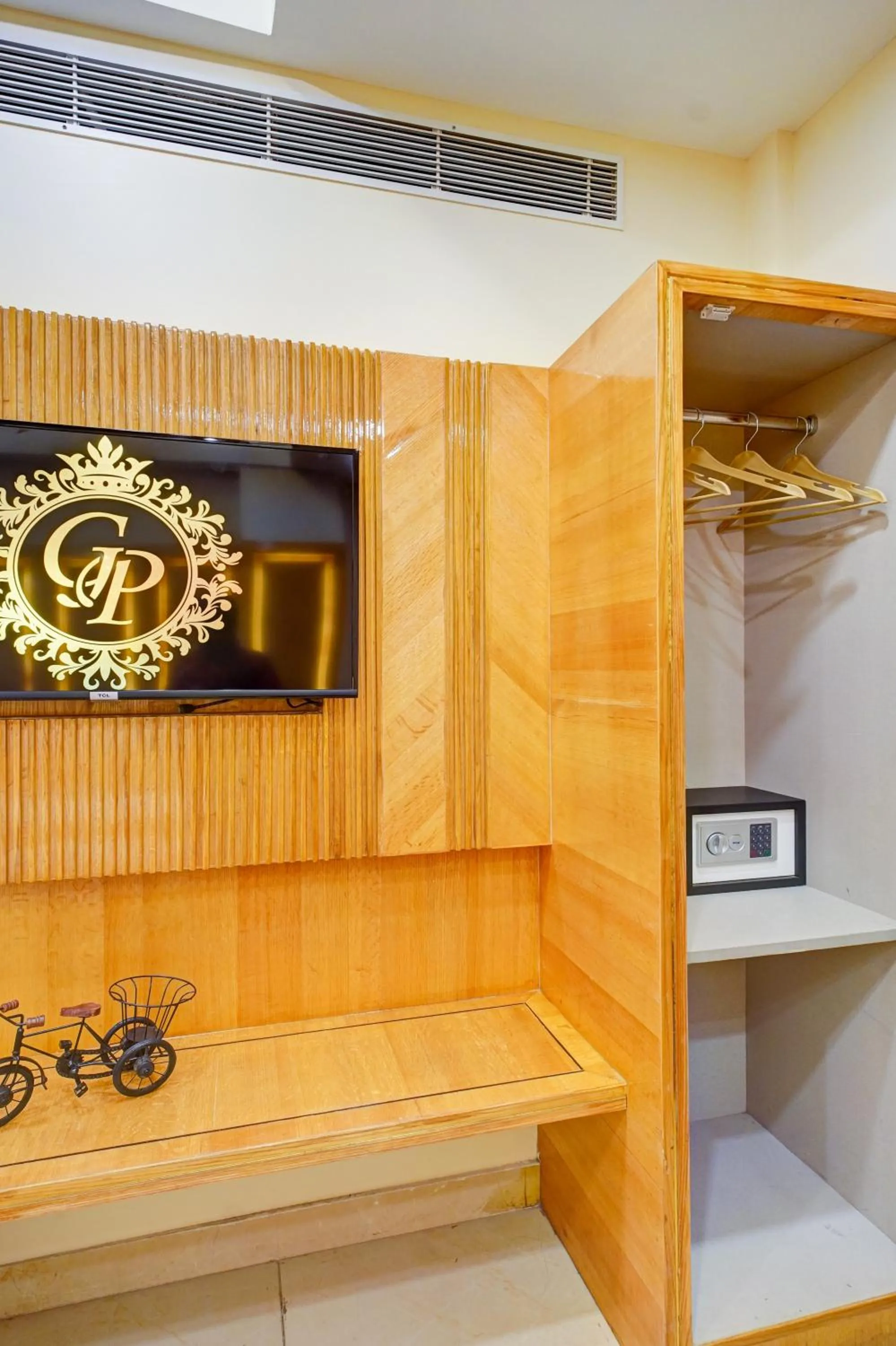 safe in Hotel Gold Palace - 03 Mins Walk From New Delhi Railway Station