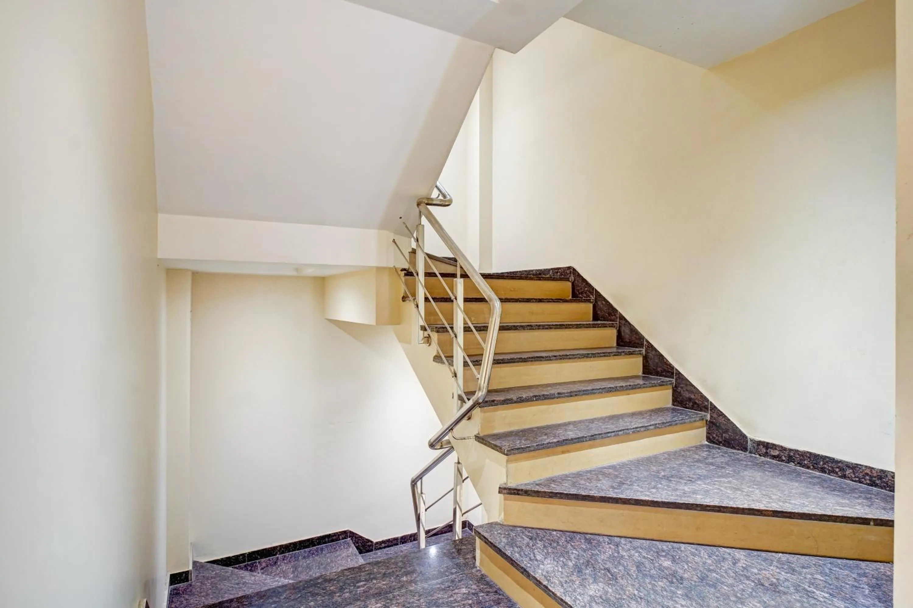 Area and facilities in Hotel Gold Palace - 03 Mins Walk From New Delhi Railway Station