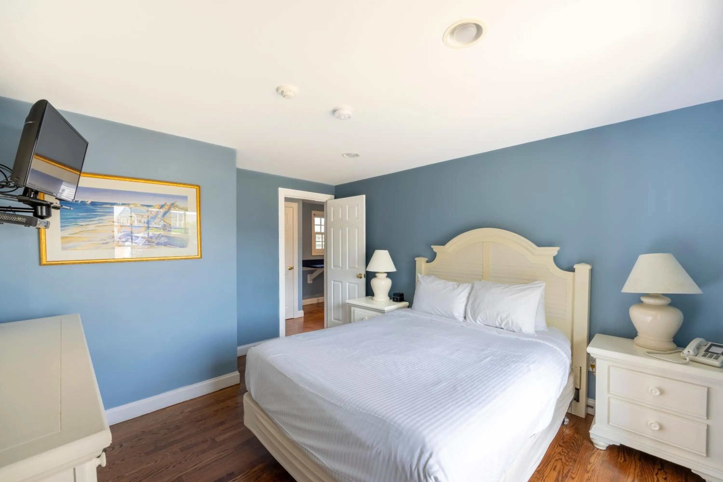 Bed in Beachside Village Resort